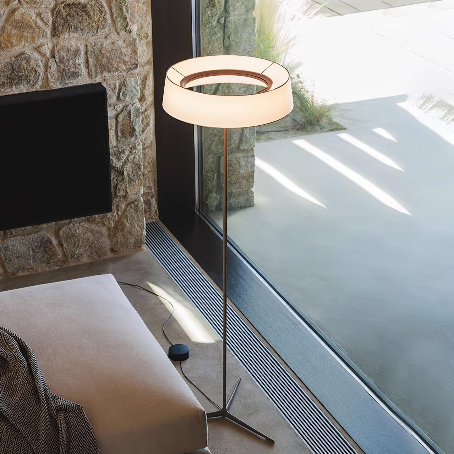Dama Floor Lamp with LED Light, Indoor Aluminium Design