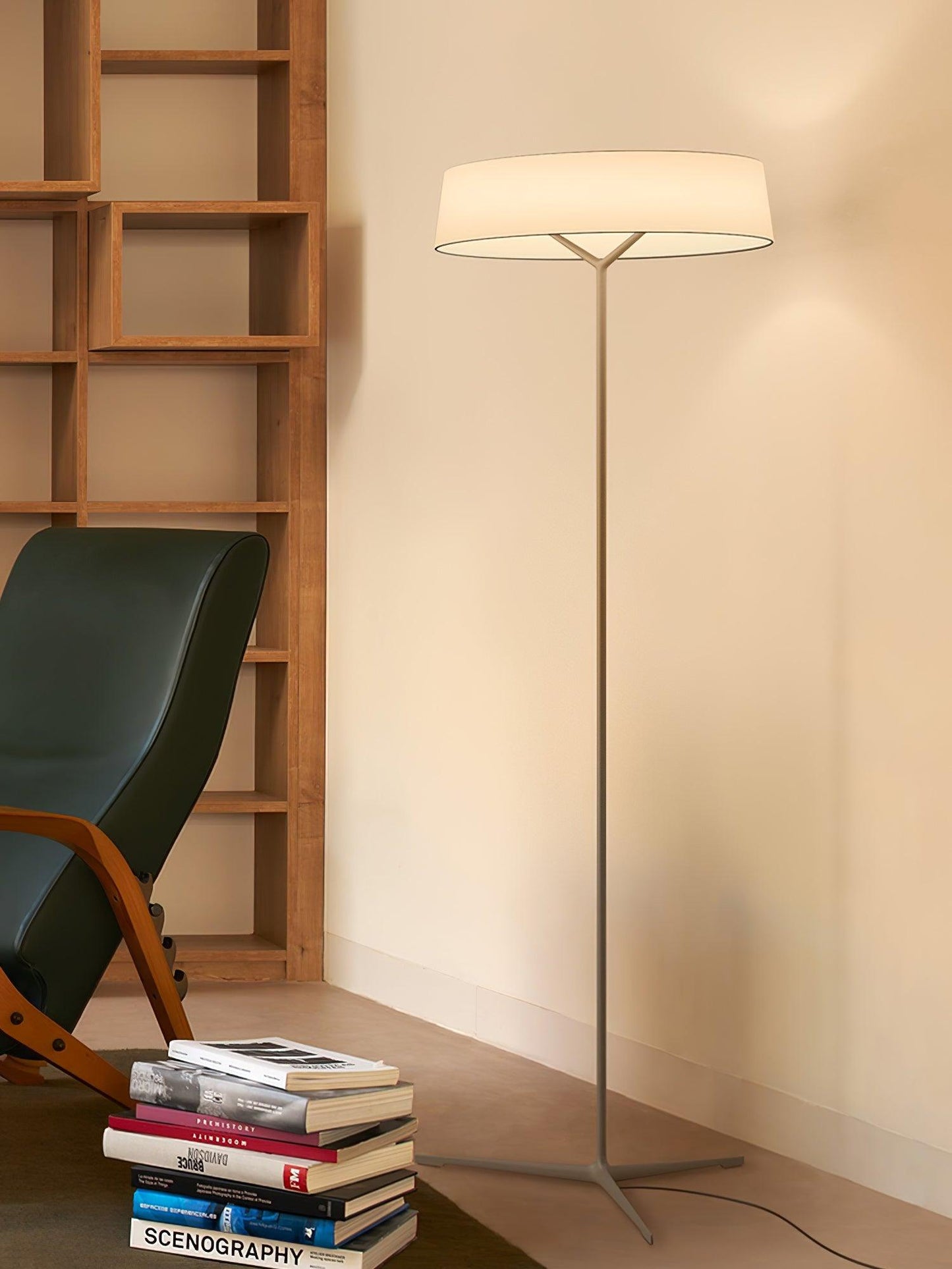 Dama Floor Lamp with LED Light, Indoor Aluminium Design
