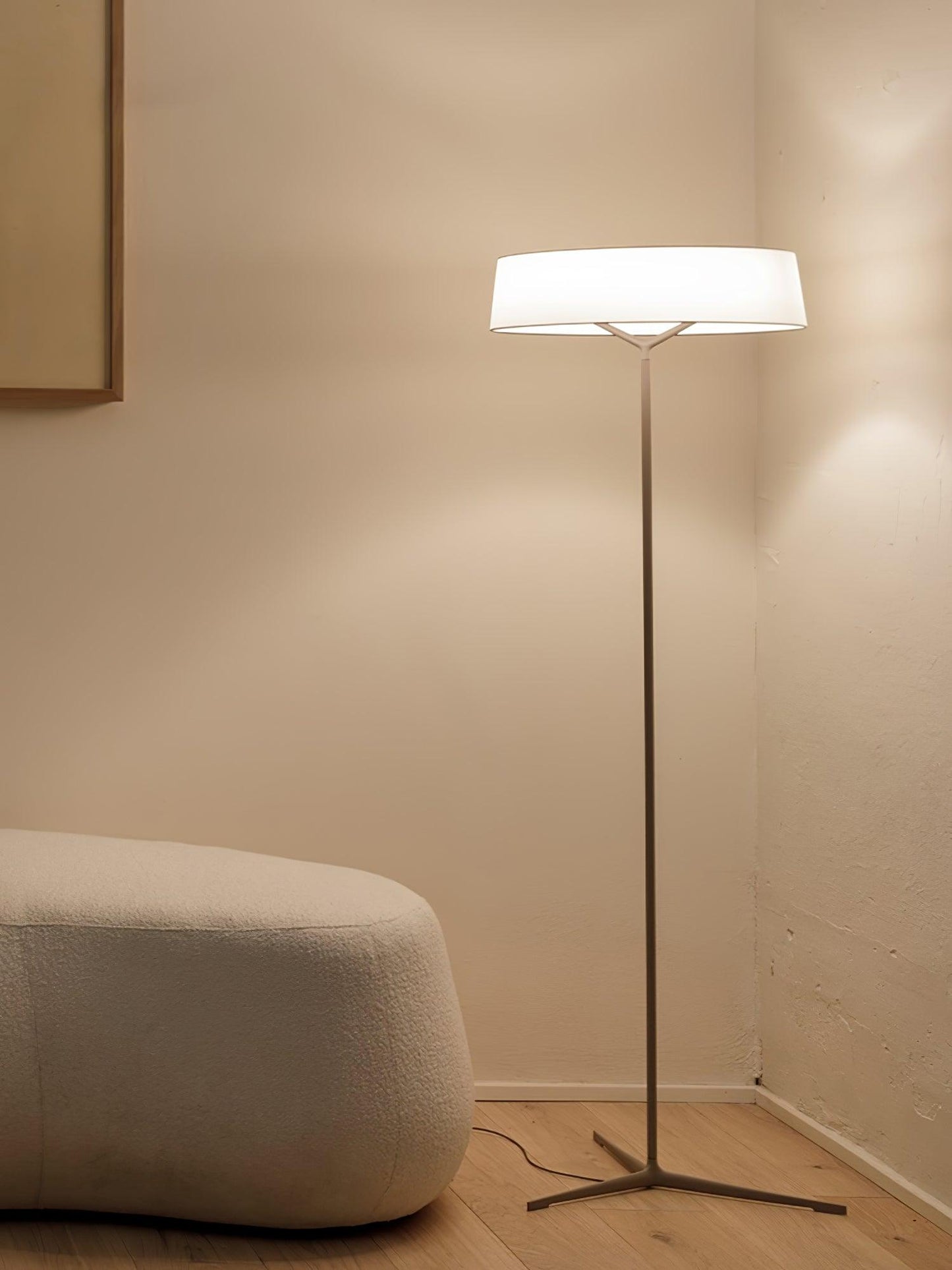 Dama Floor Lamp with LED Light, Indoor Aluminium Design