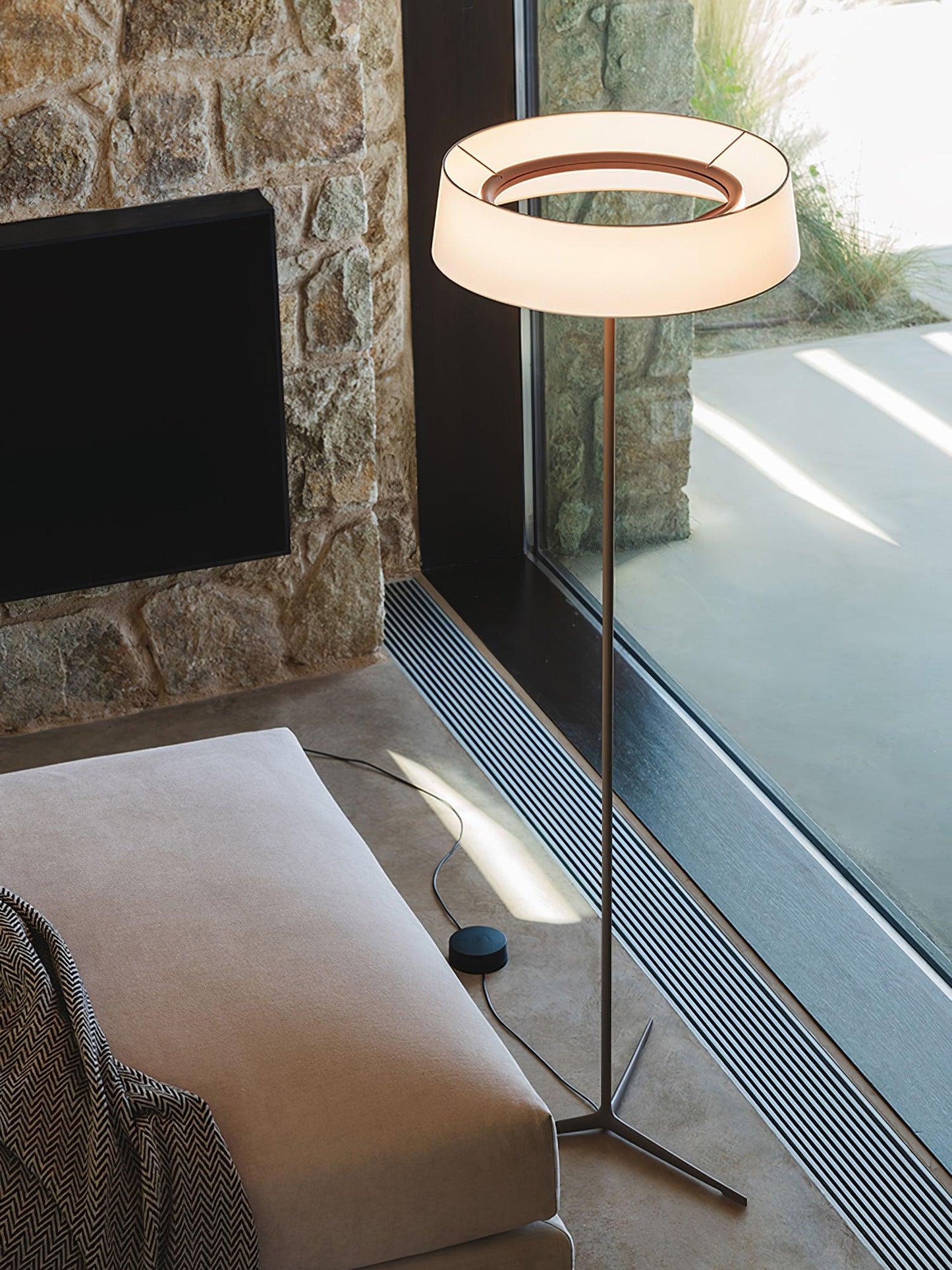 Dama Floor Lamp with LED Light, Indoor Aluminium Design