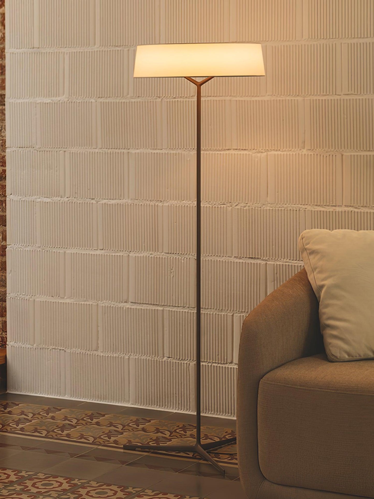 Dama Floor Lamp with LED Light, Indoor Aluminium Design