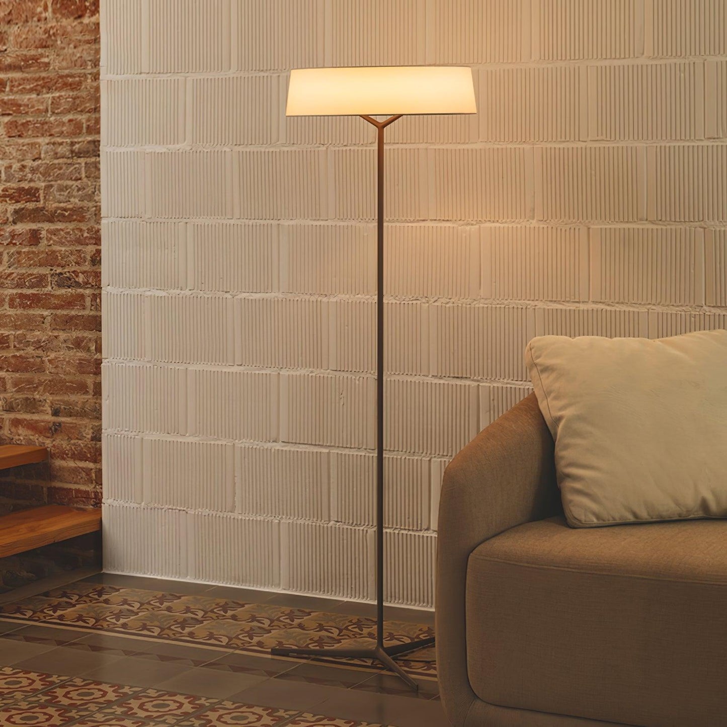 Dama Floor Lamp with LED Light, Indoor Aluminium Design