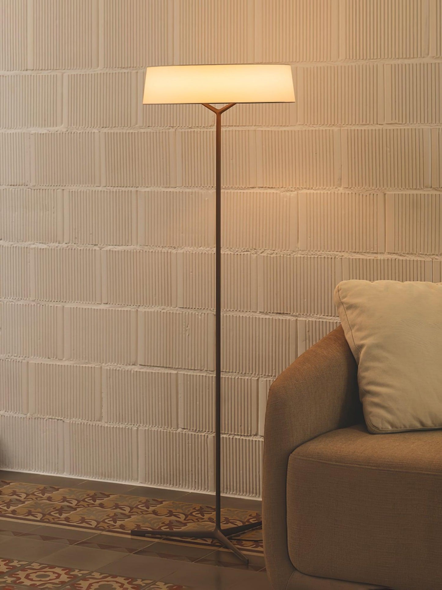 Dama Floor Lamp with LED Light, Indoor Aluminium Design