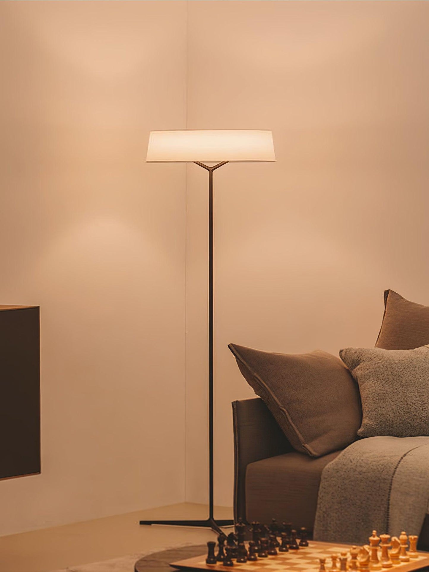 Dama Floor Lamp with LED Light, Indoor Aluminium Design