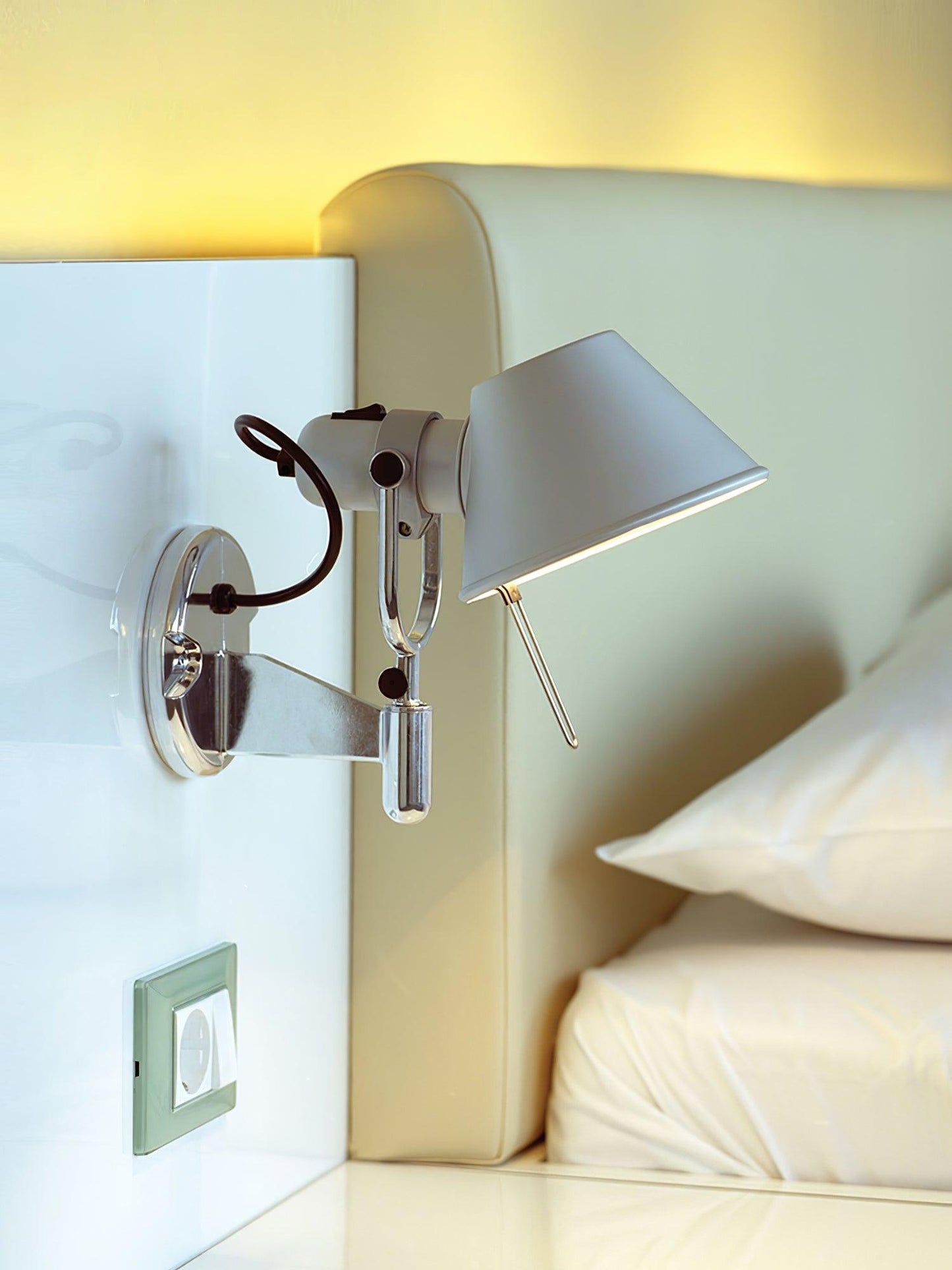 Parete Wall Lamp - Adjustable LED Metal Office Lighting