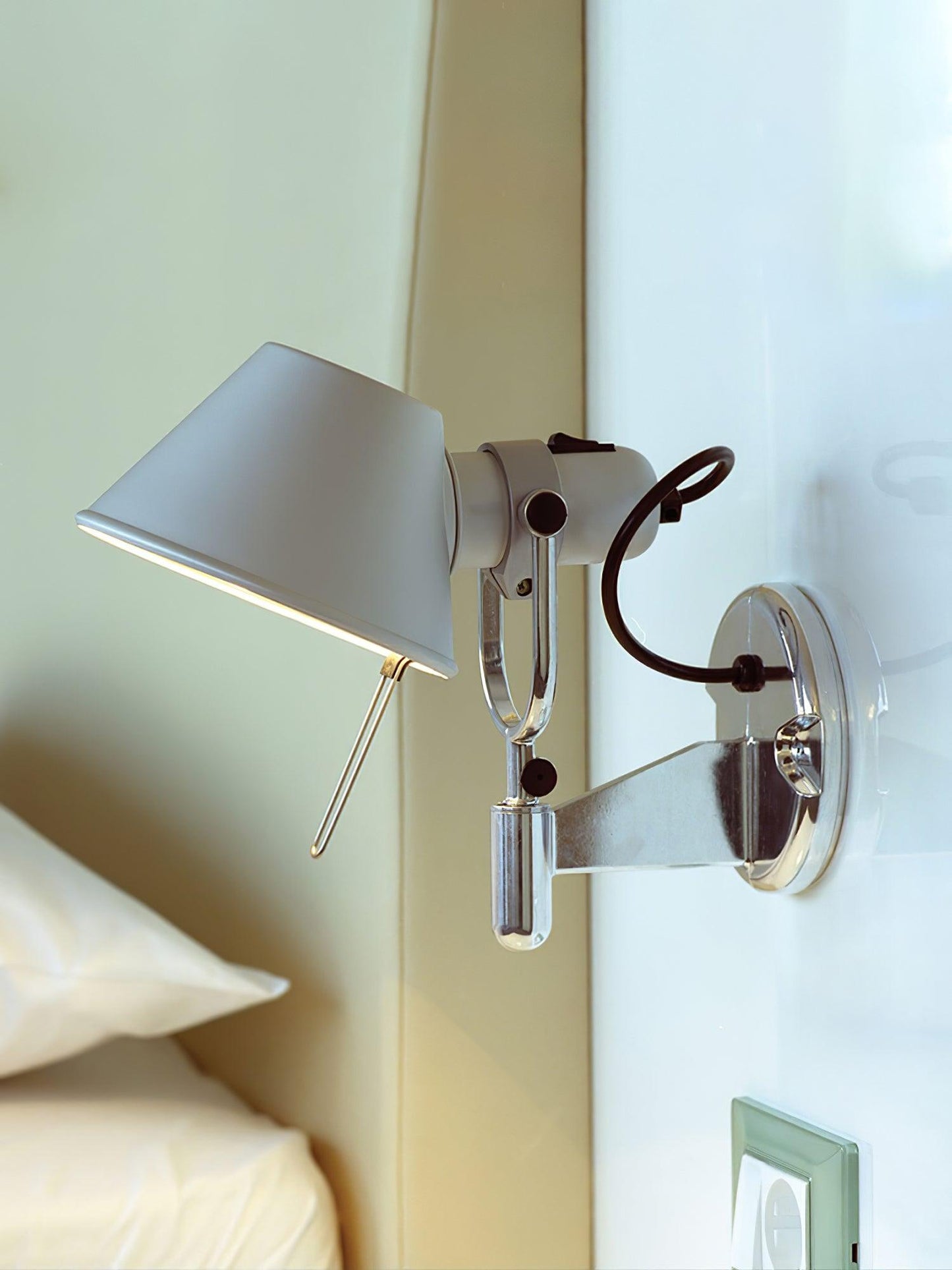 Parete Wall Lamp - Adjustable LED Metal Office Lighting