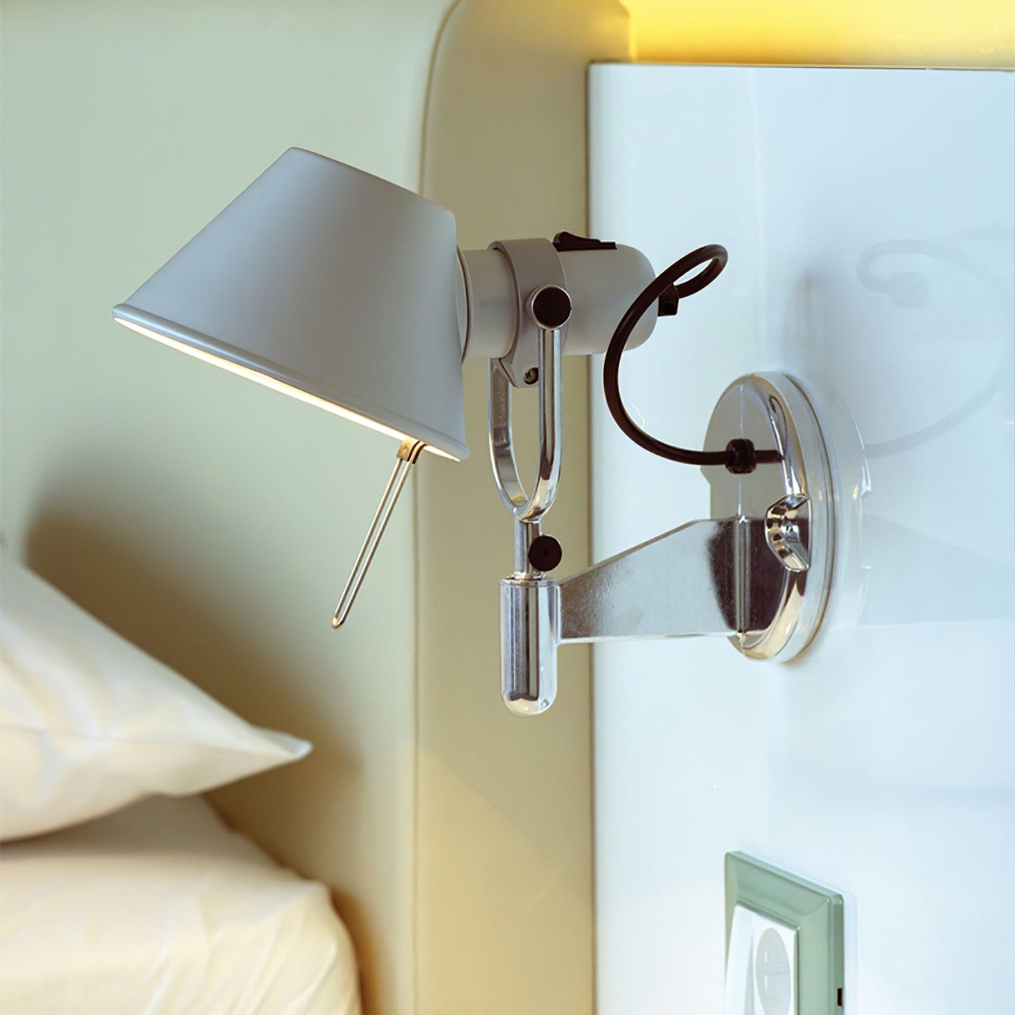 Parete Wall Lamp - Adjustable LED Metal Office Lighting