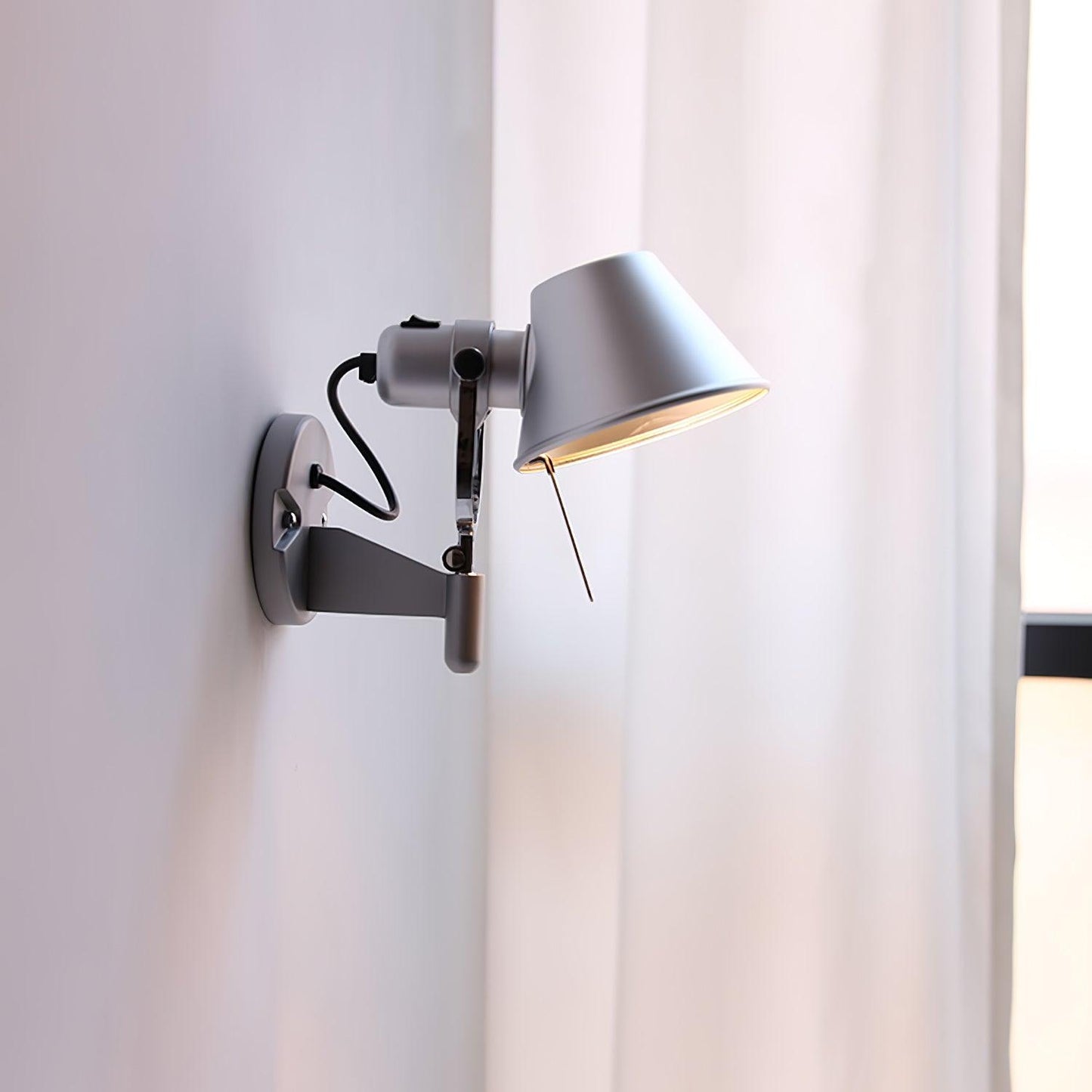 Parete Wall Lamp - Adjustable LED Metal Office Lighting