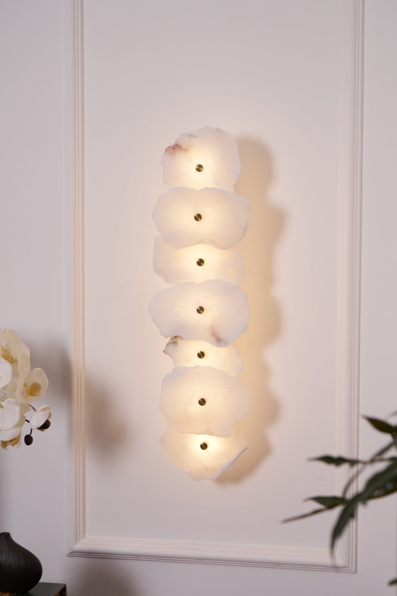 Petra Alabaster Wall Lamp - Modern LED Indoor Lighting