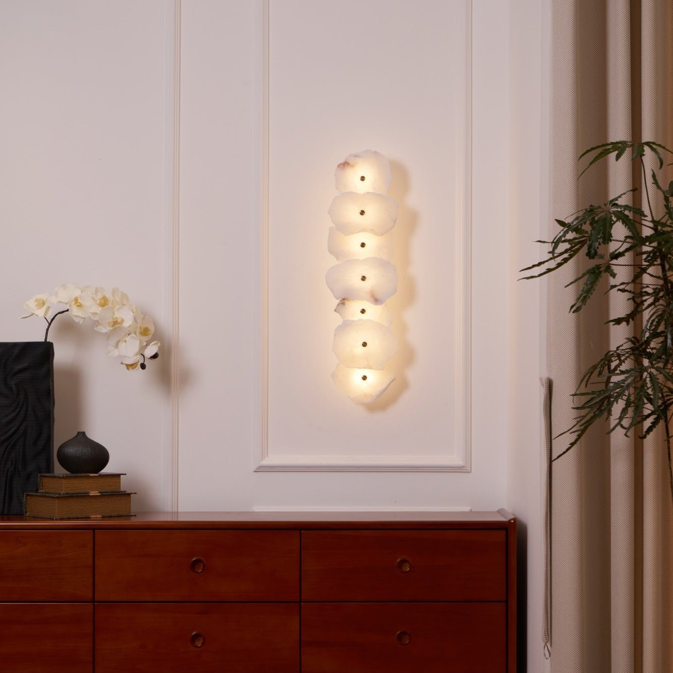 Petra Alabaster Wall Lamp - Modern LED Indoor Lighting