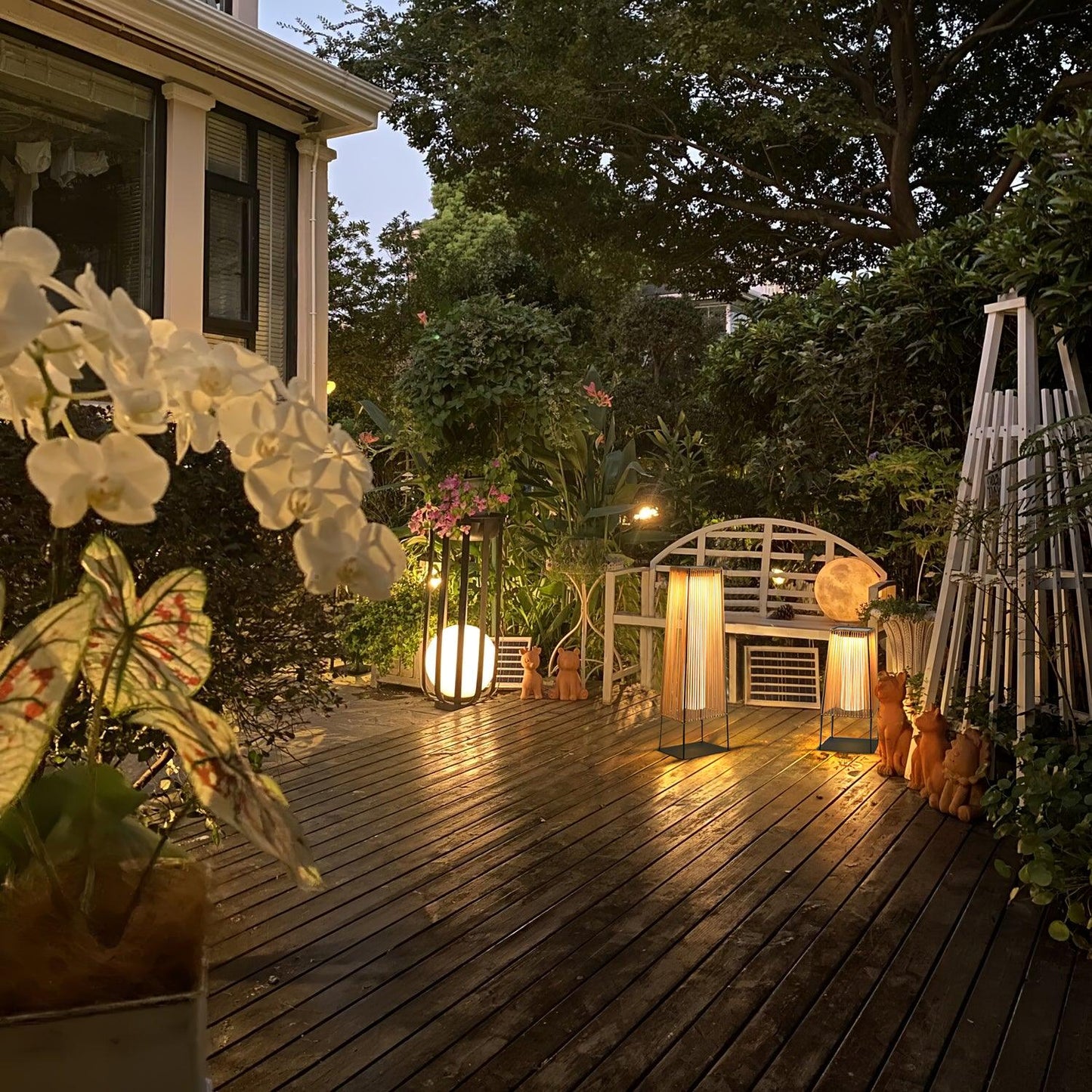 Plastic Rattan Outdoor Post Light - Solar Powered LED, Waterproof