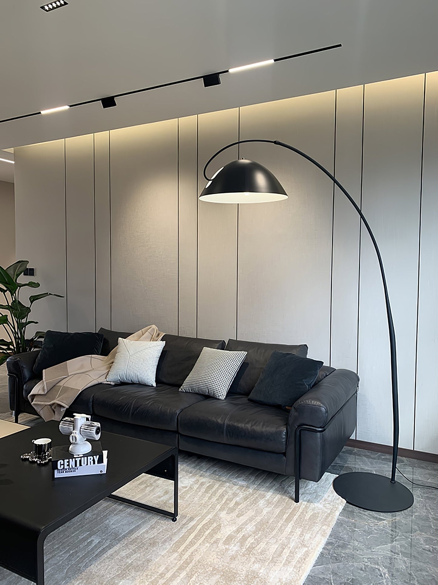 Verse Arc Floor Lamp - Scandinavian Design, LED, Black