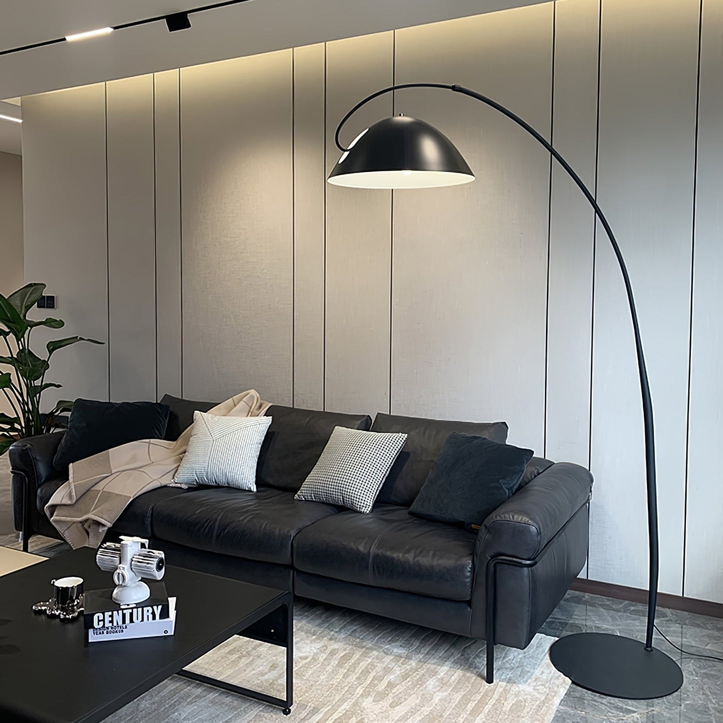 Verse Arc Floor Lamp - Scandinavian Design, LED, Black