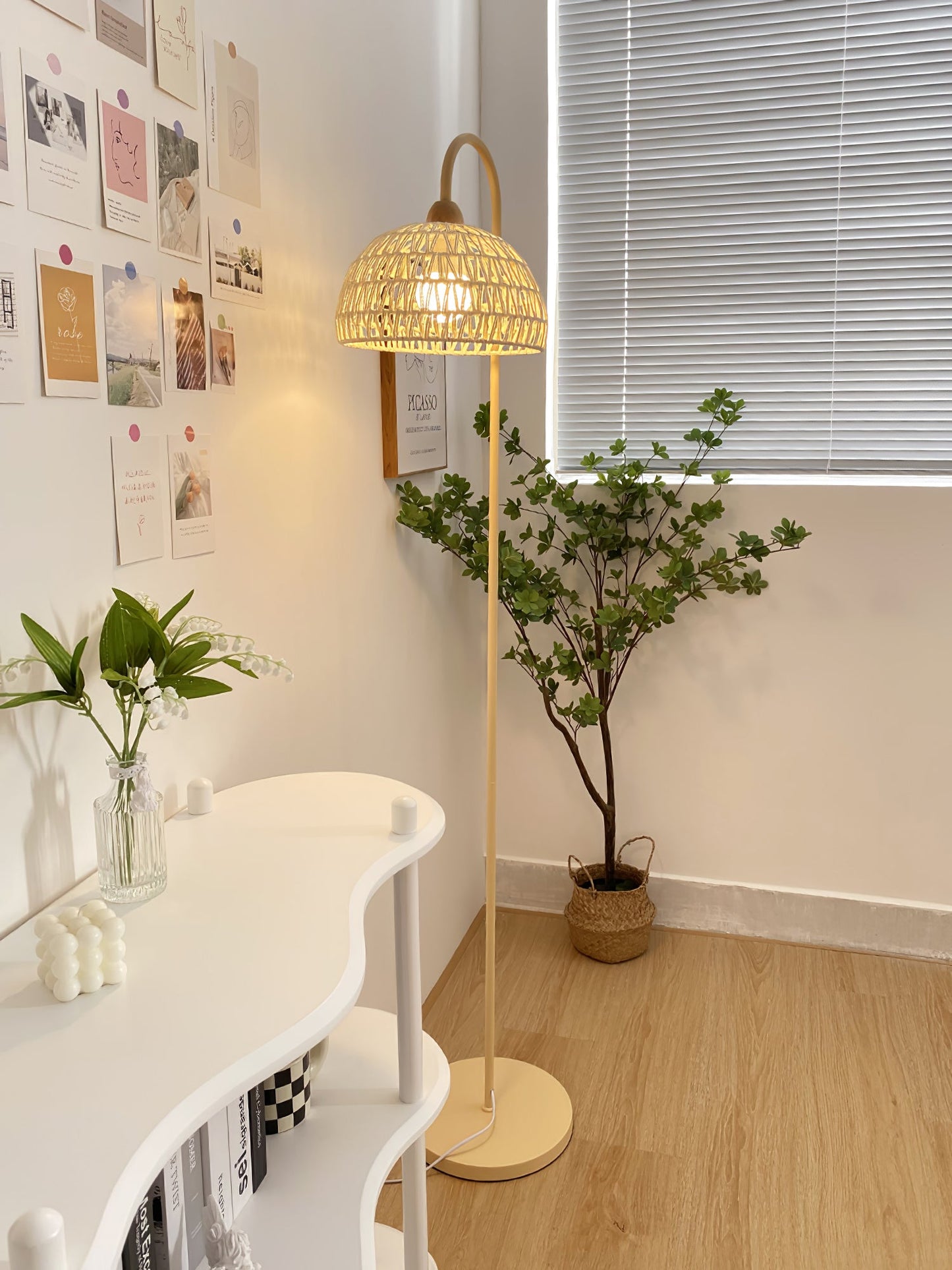 Rattan Arch Floor Lamp - Stylish Beige Indoor Lighting