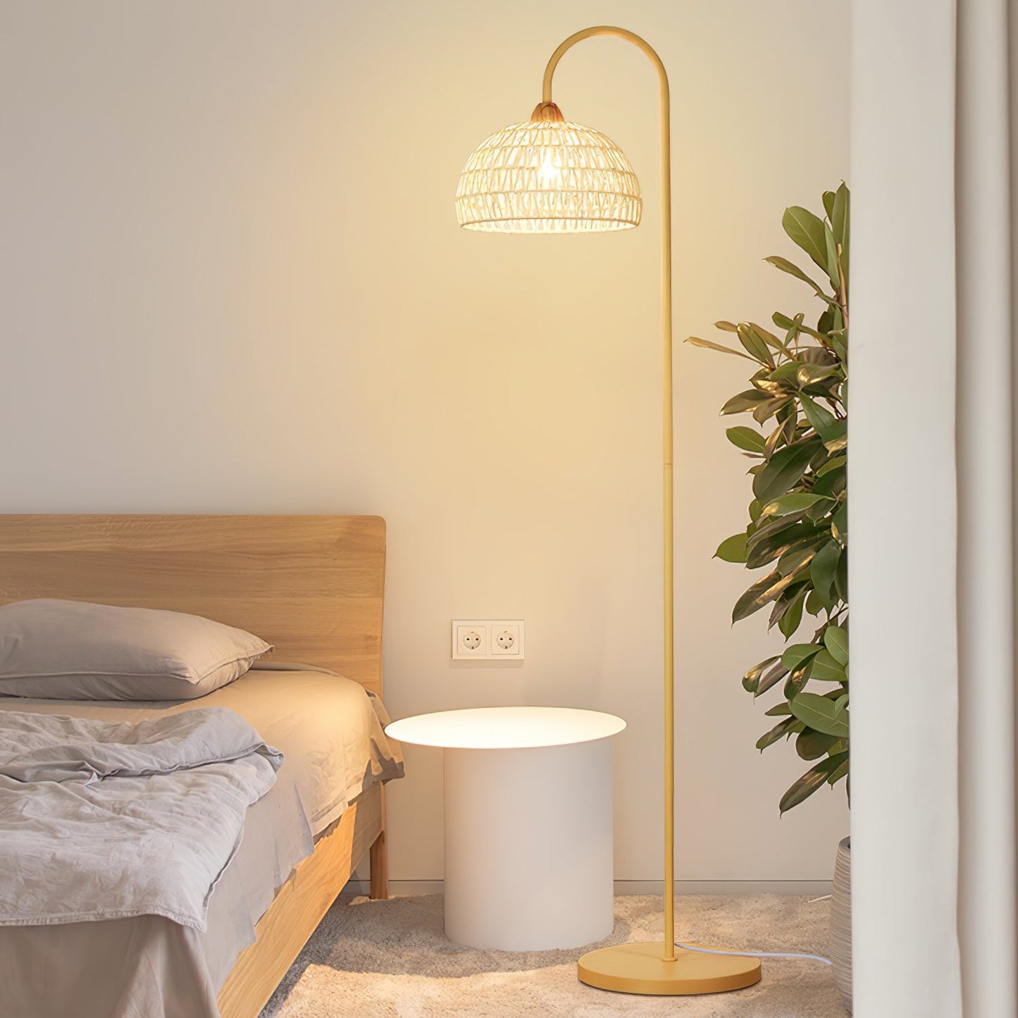 Rattan Arch Floor Lamp - Stylish Beige Indoor Lighting