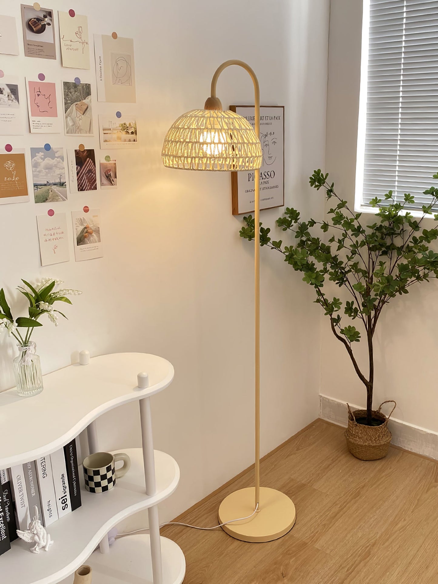 Rattan Arch Floor Lamp - Stylish Beige Indoor Lighting
