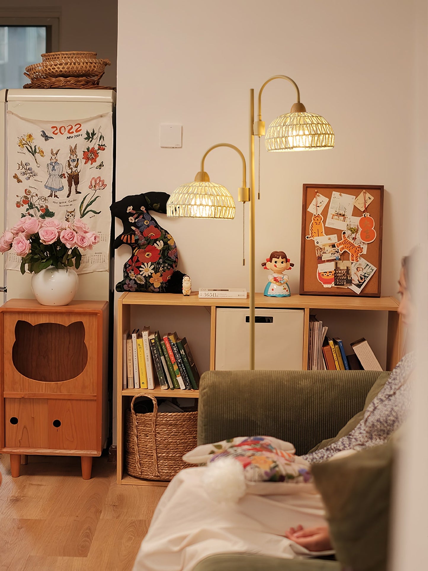 Rattan Arch Floor Lamp - Stylish Beige Indoor Lighting