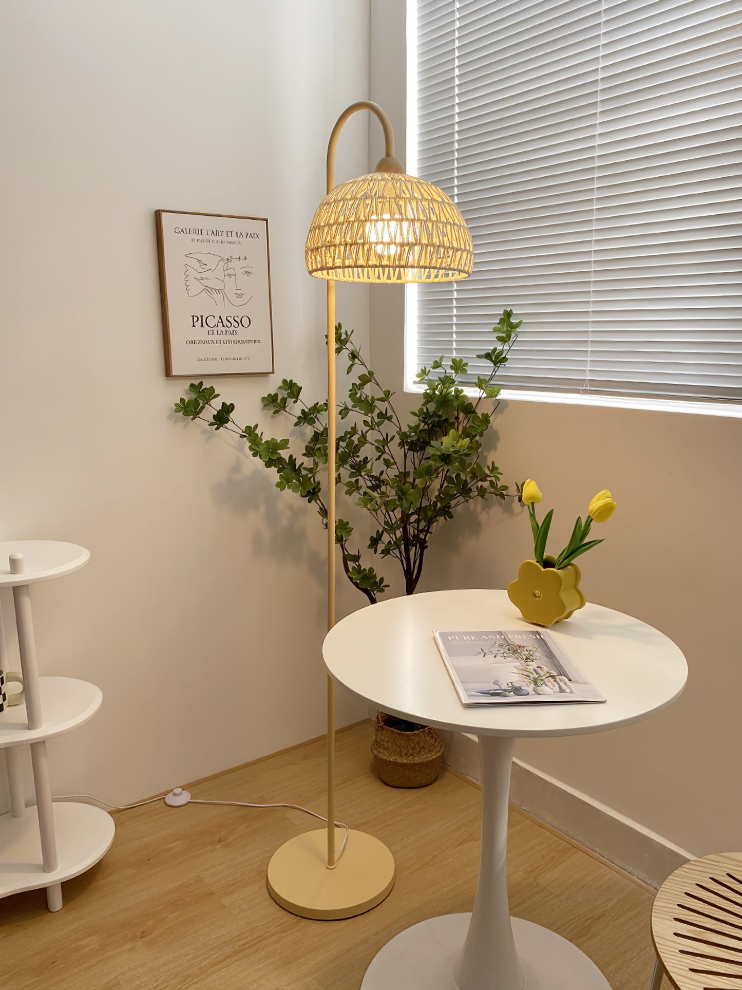 Rattan Arch Floor Lamp - Stylish Beige Indoor Lighting