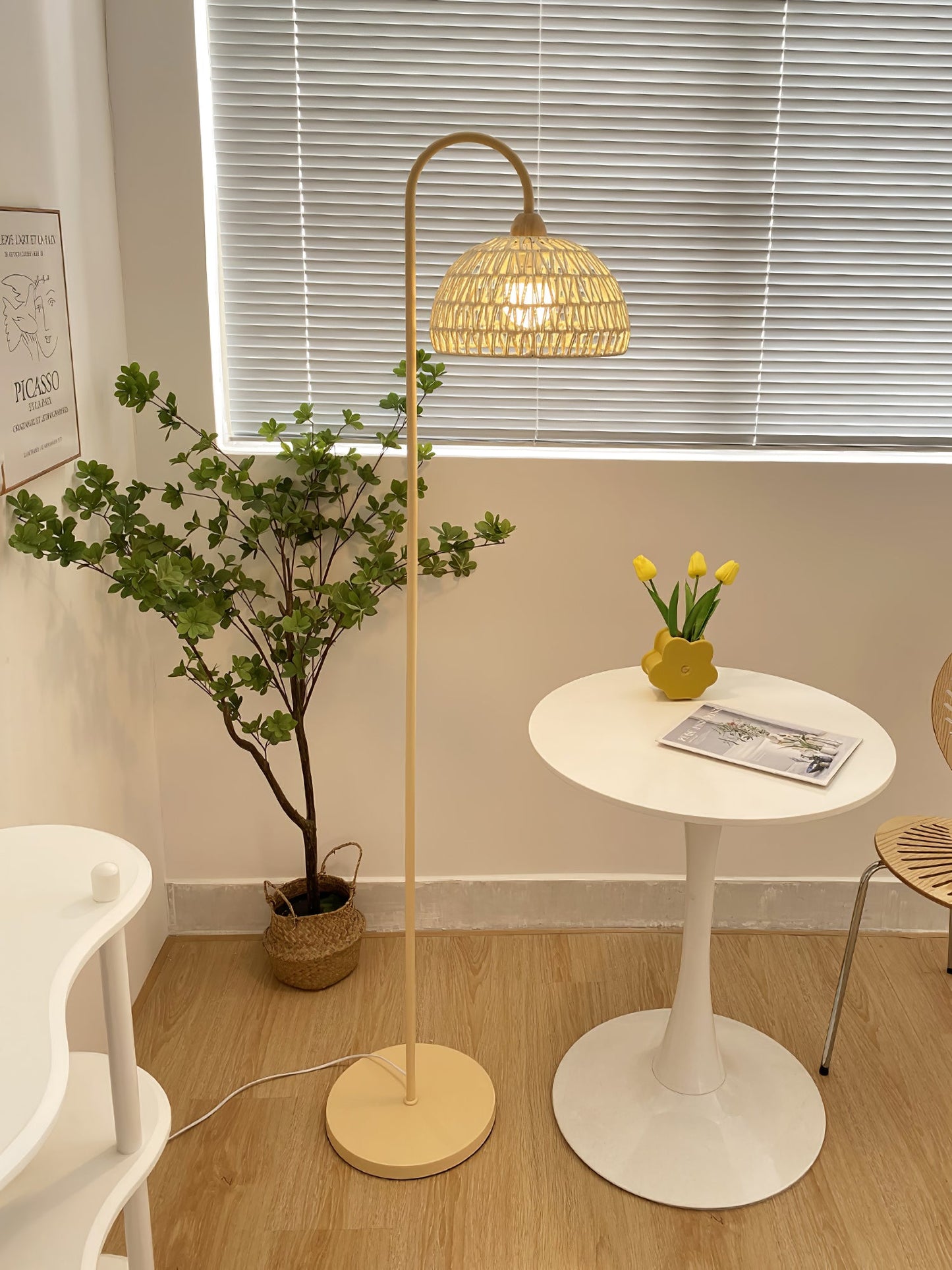 Rattan Arch Floor Lamp - Stylish Beige Indoor Lighting