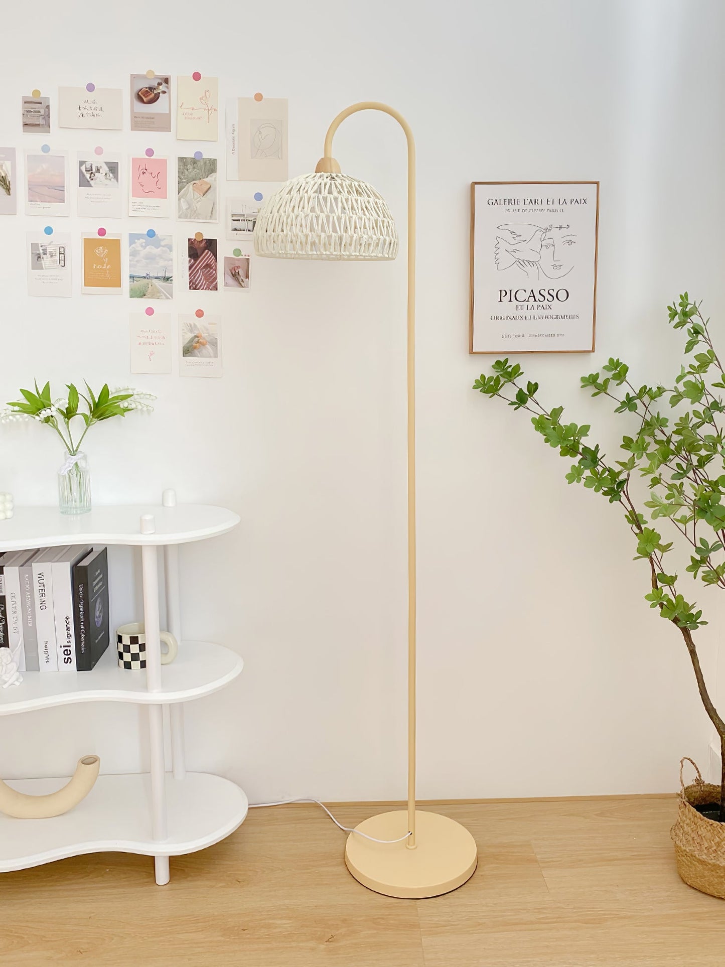 Rattan Arch Floor Lamp - Stylish Beige Indoor Lighting