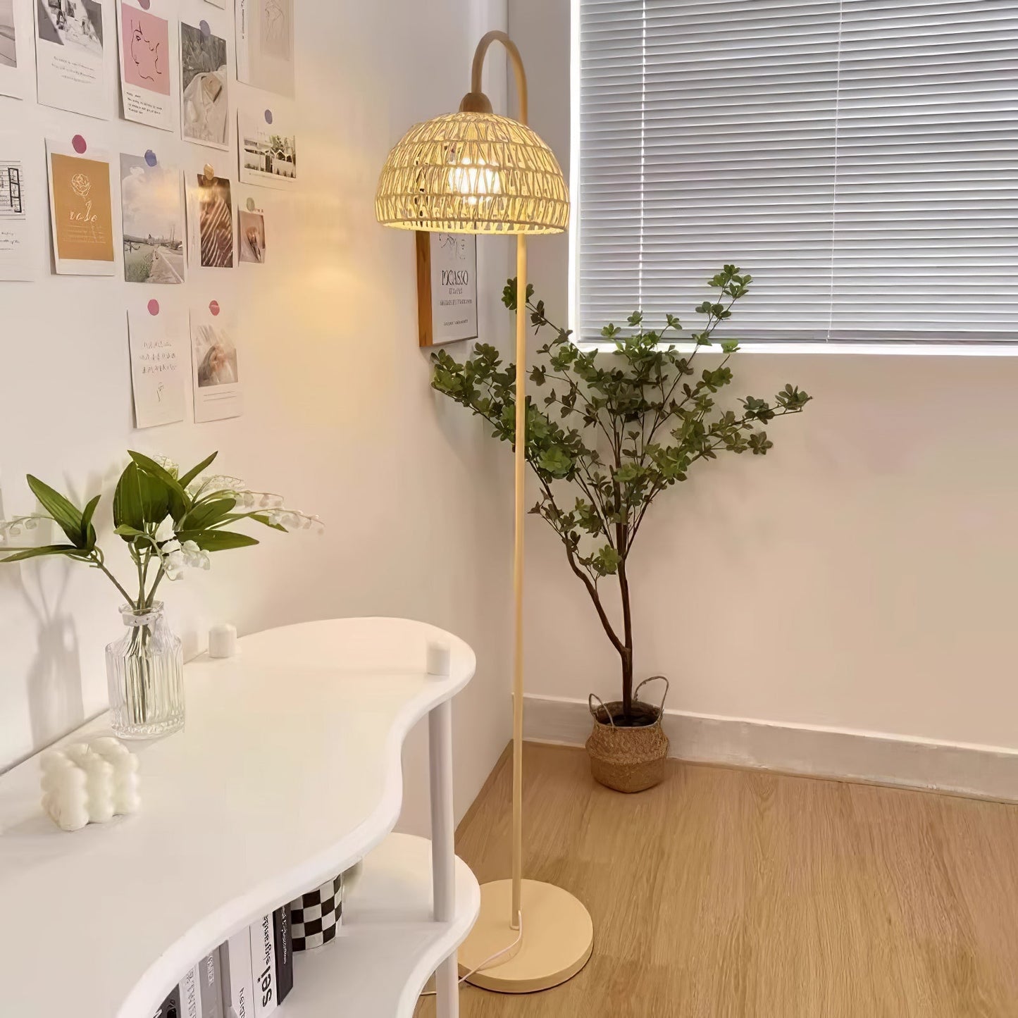 Rattan Arch Floor Lamp - Stylish Beige Indoor Lighting
