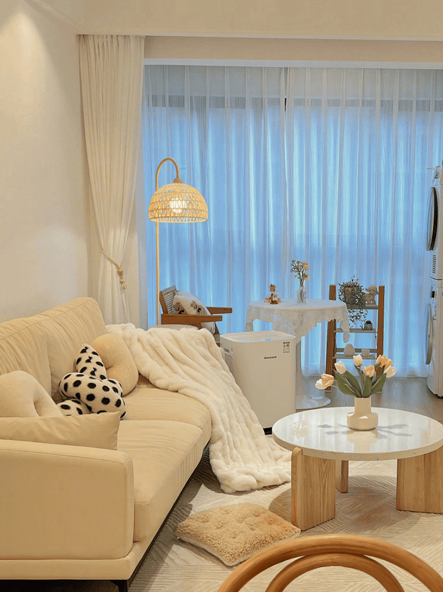 Rattan Arch Floor Lamp - Stylish Beige Indoor Lighting