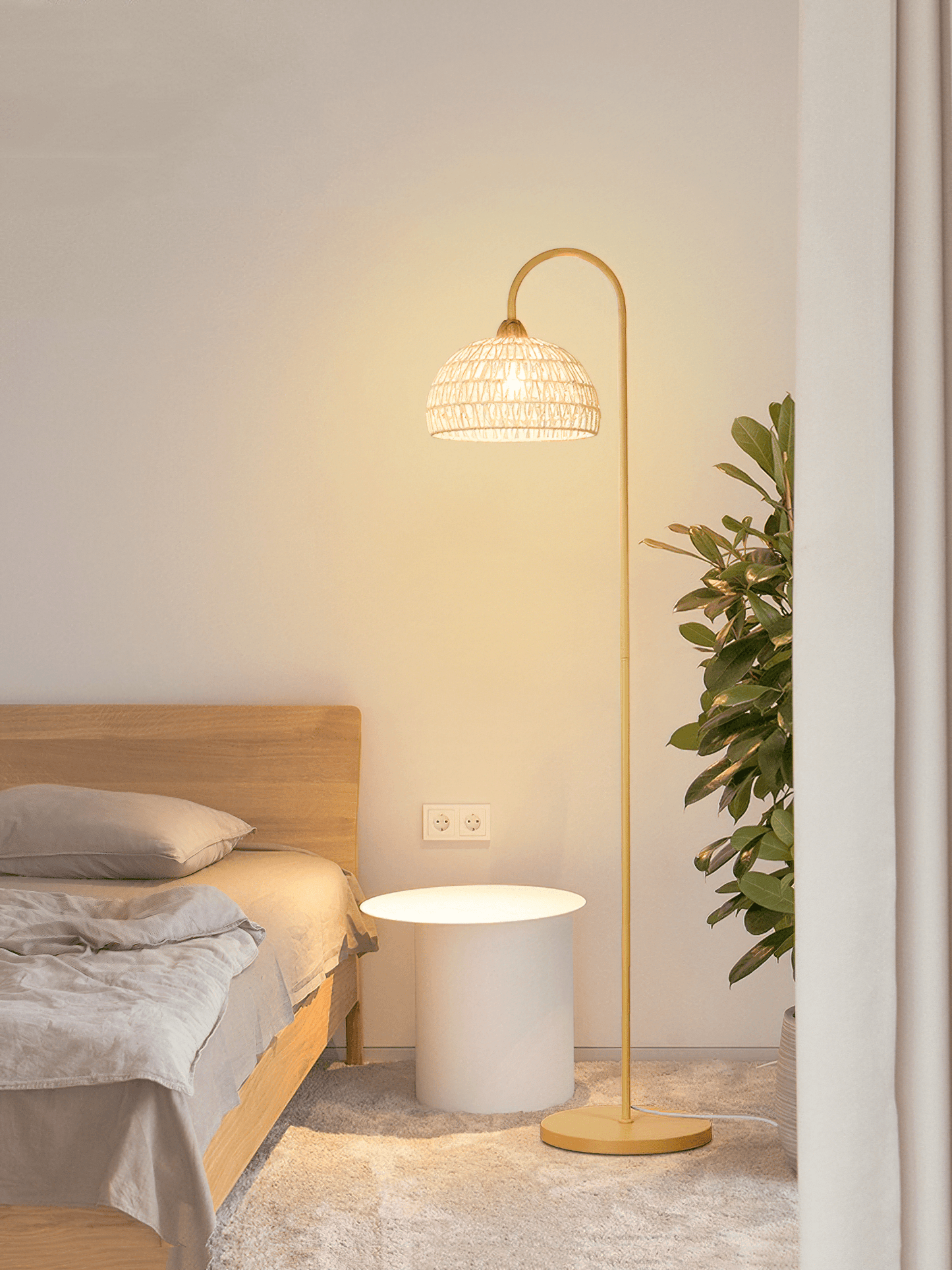 Rattan Arch Floor Lamp - Stylish Beige Indoor Lighting
