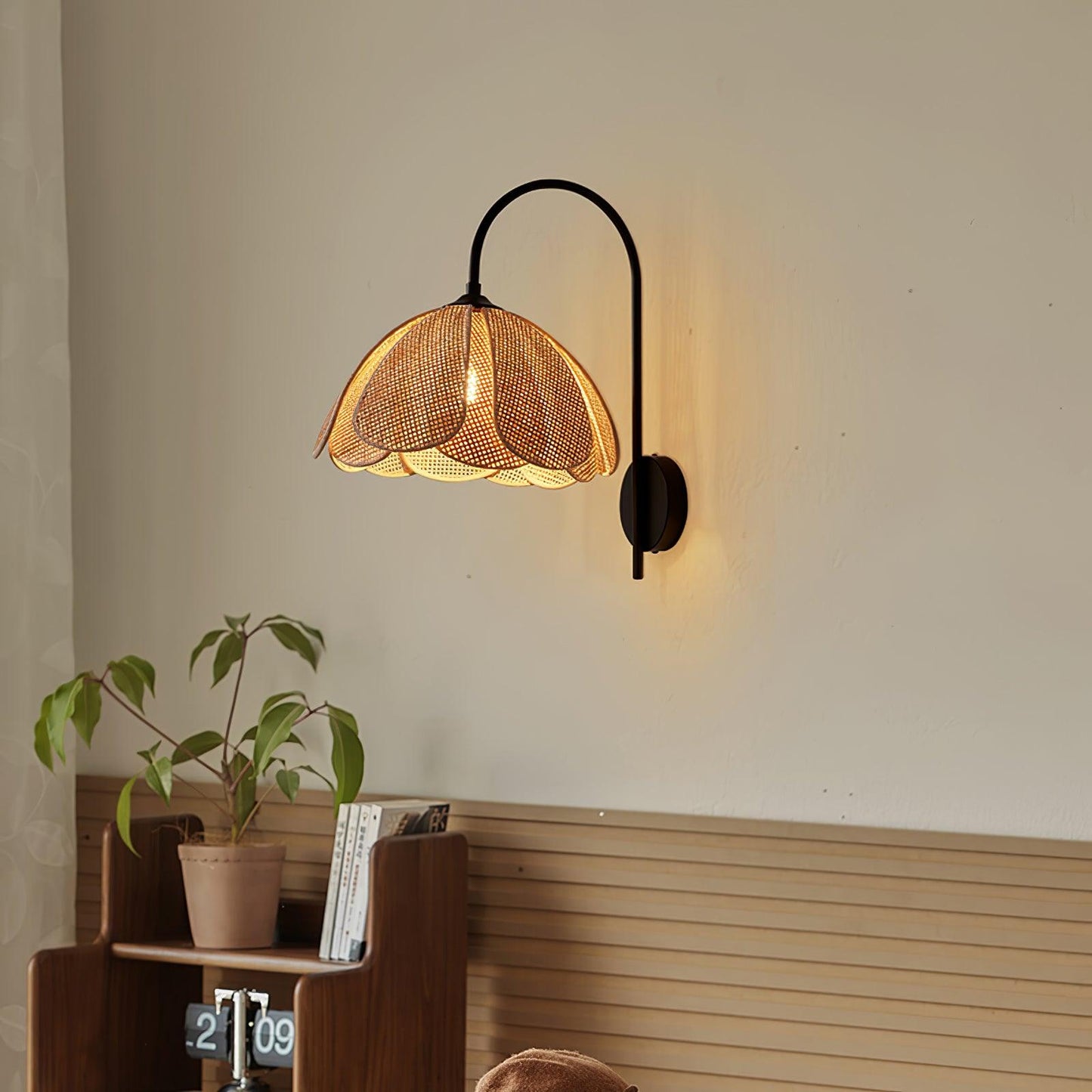 Rattan Petal Wall Lamp - LED Indoor Lighting Fixture