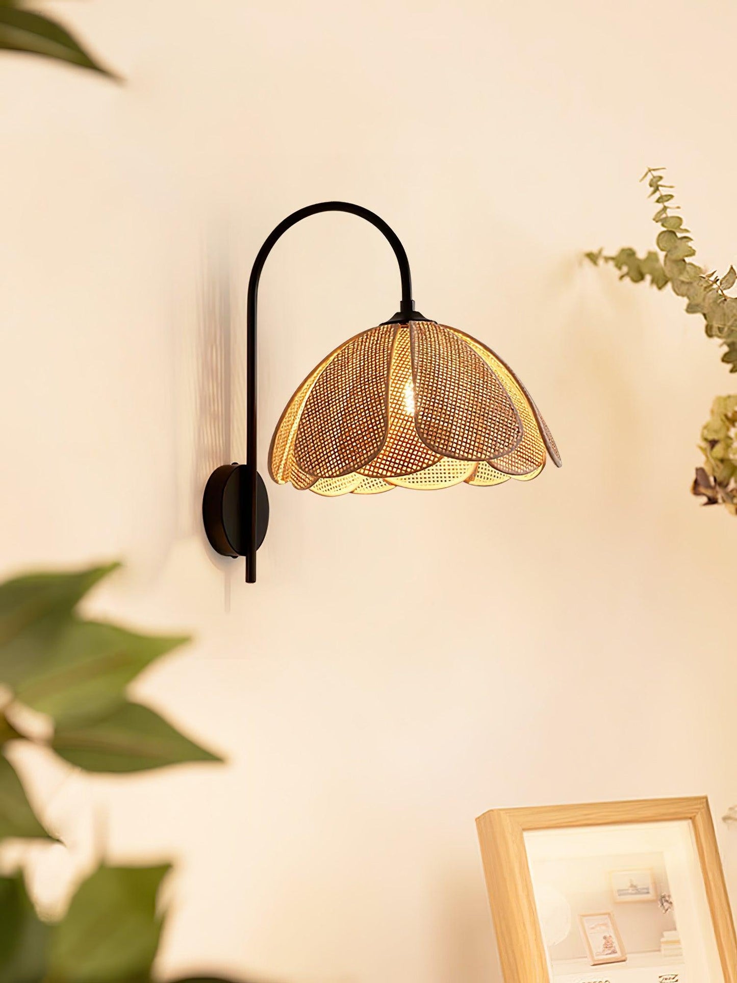 Rattan Petal Wall Lamp - LED Indoor Lighting Fixture