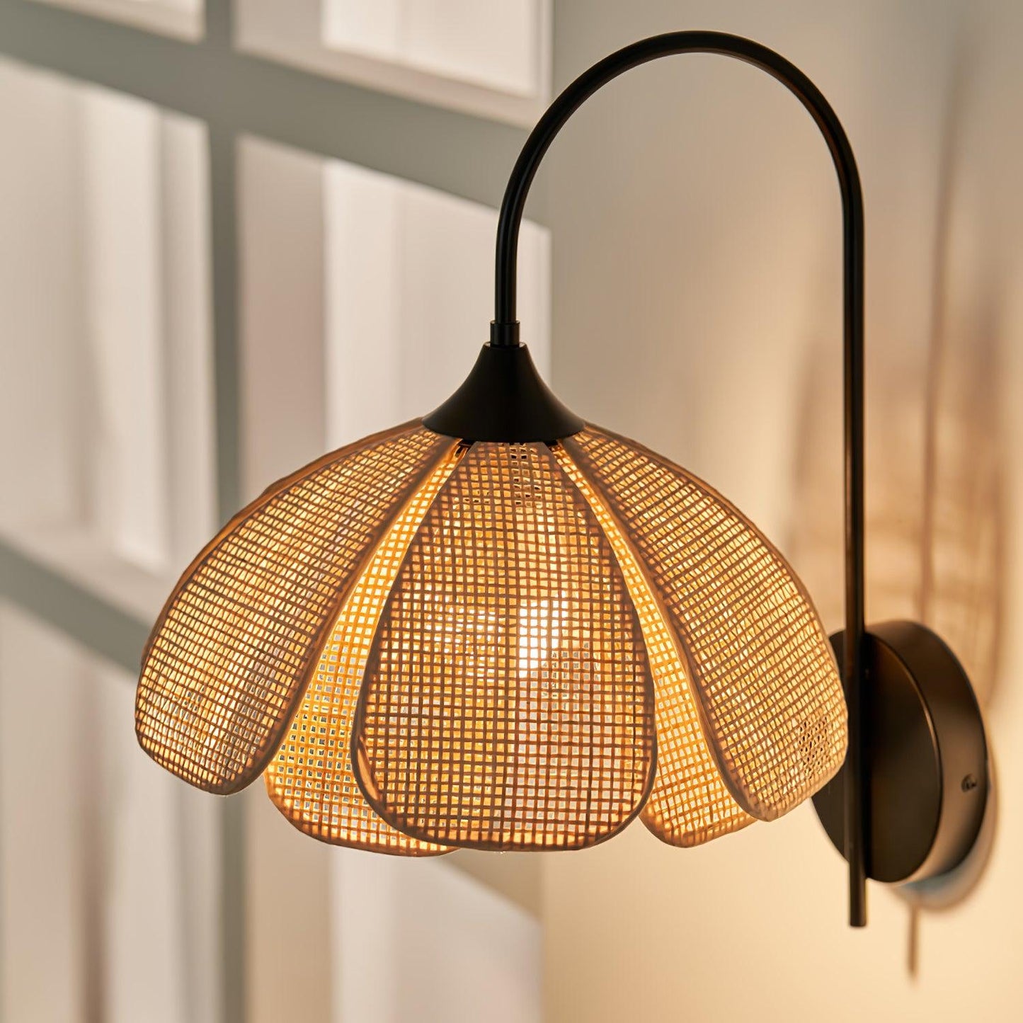 Rattan Petal Wall Lamp - LED Indoor Lighting Fixture