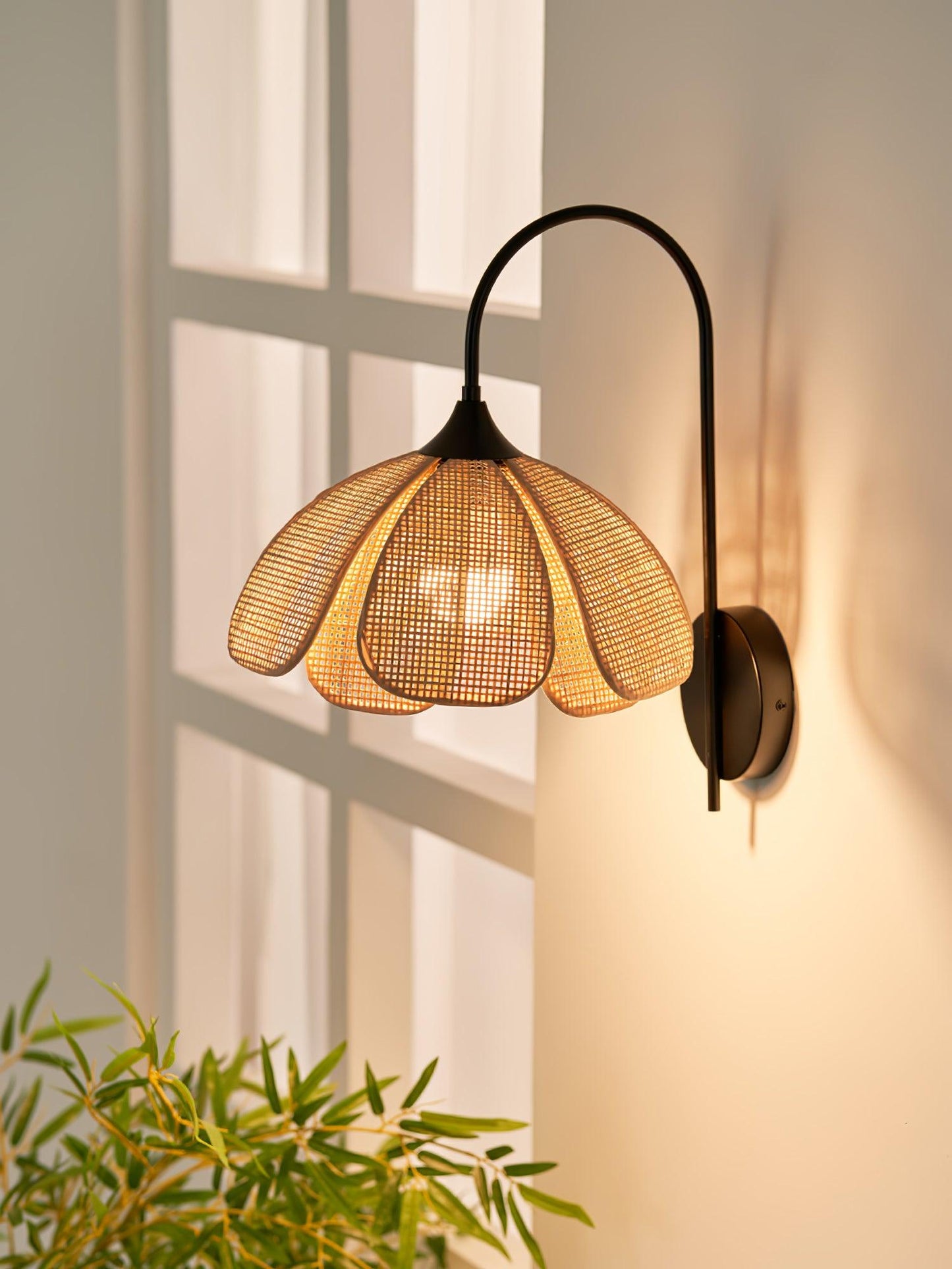 Rattan Petal Wall Lamp - LED Indoor Lighting Fixture