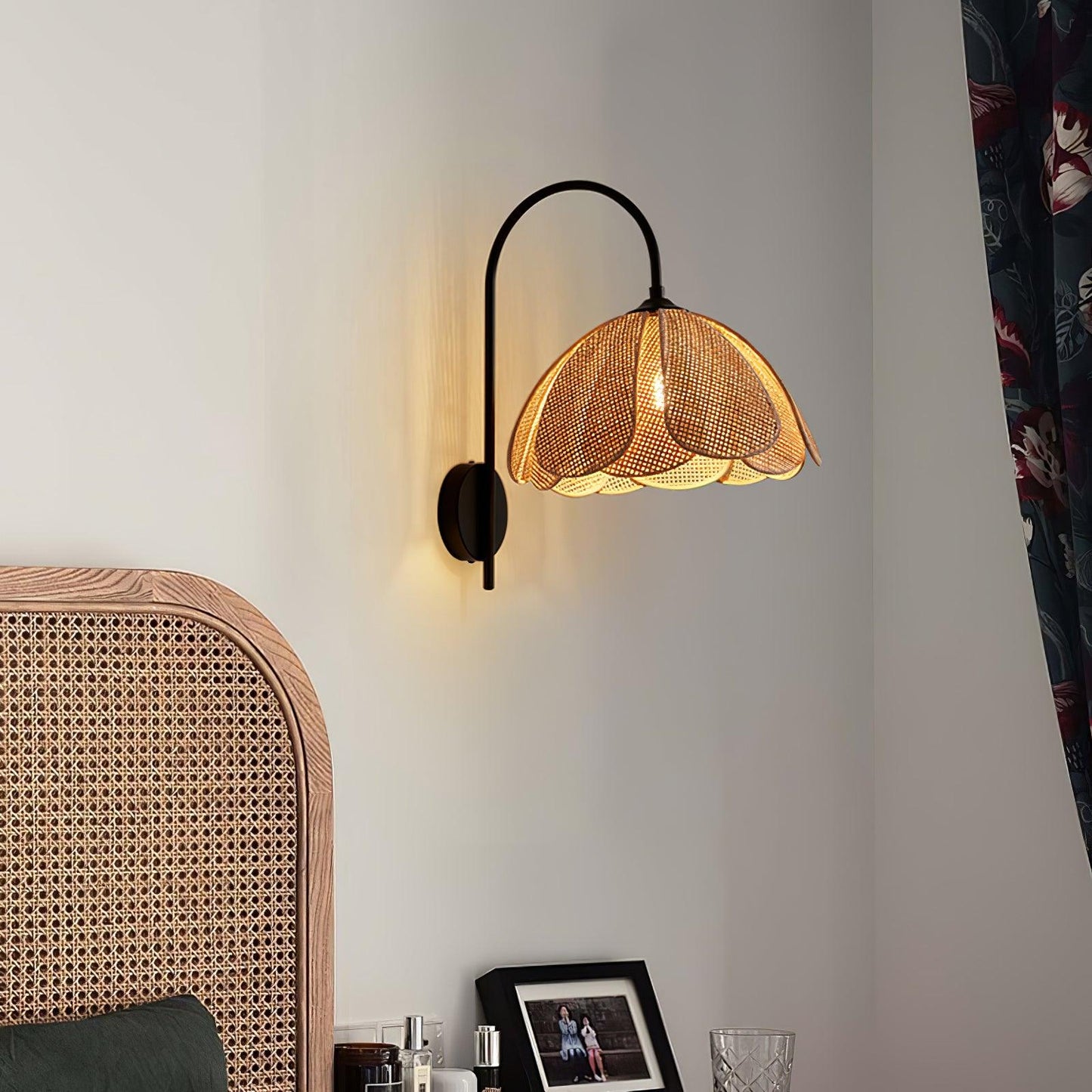 Rattan Petal Wall Lamp - LED Indoor Lighting Fixture