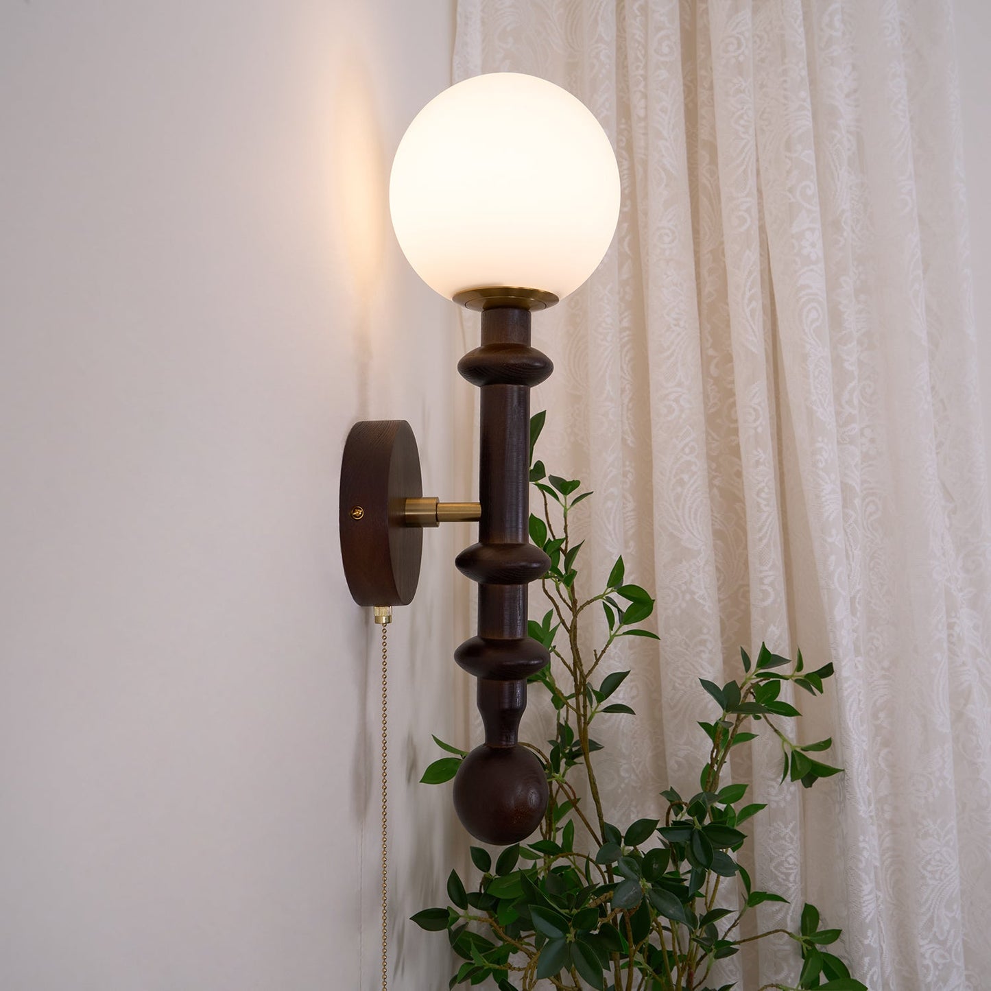 Roman Column Wall Lamp - LED Indoor Lighting - White Wood