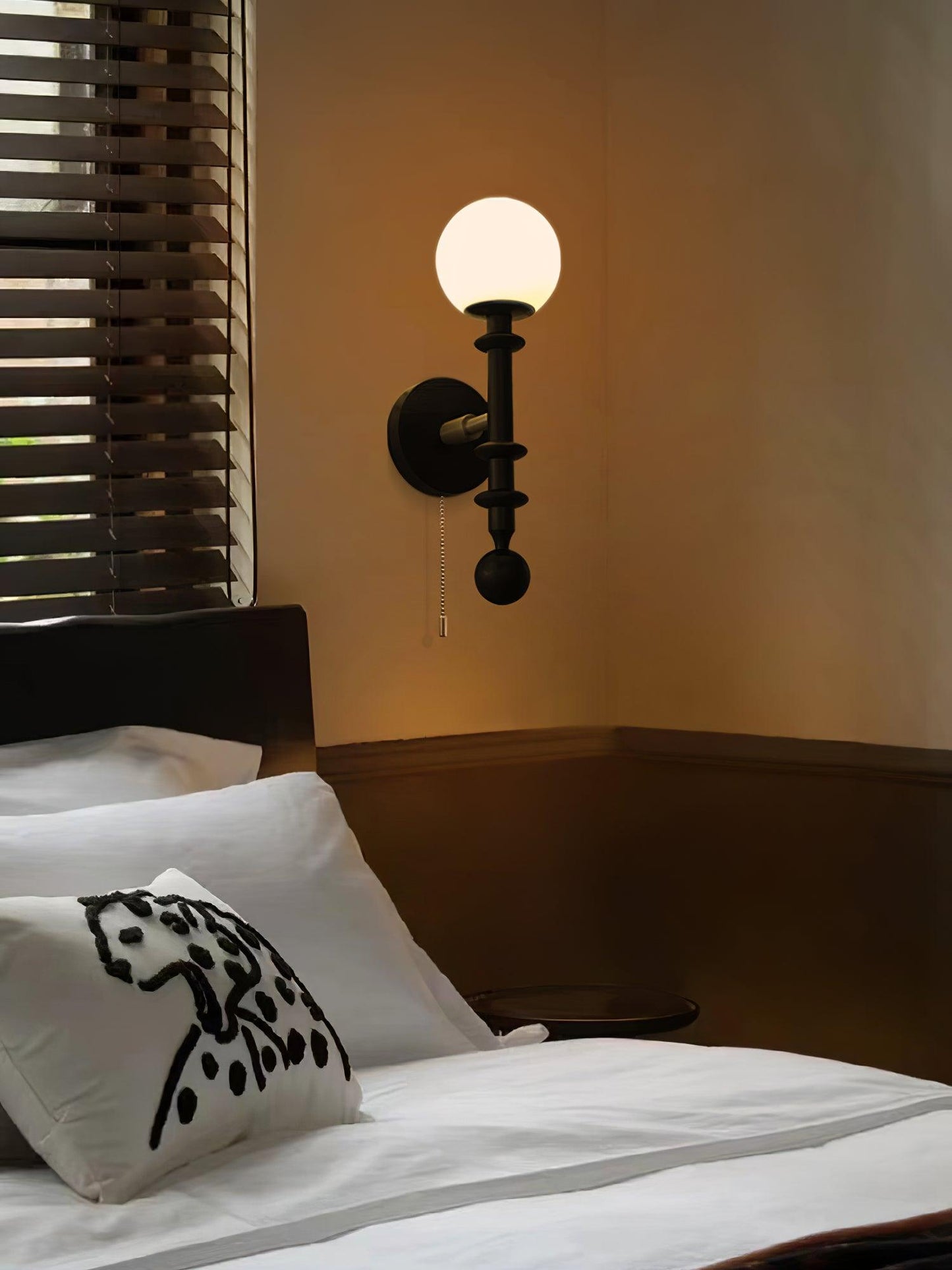 Roman Column Wall Lamp - LED Indoor Lighting - White Wood