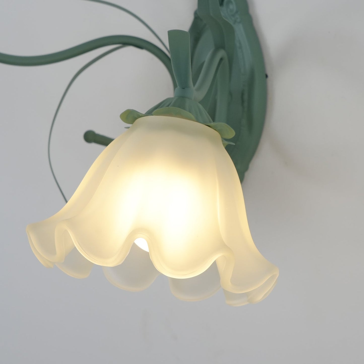 Flared Wall Light Sconce - Elegant Floral LED Design