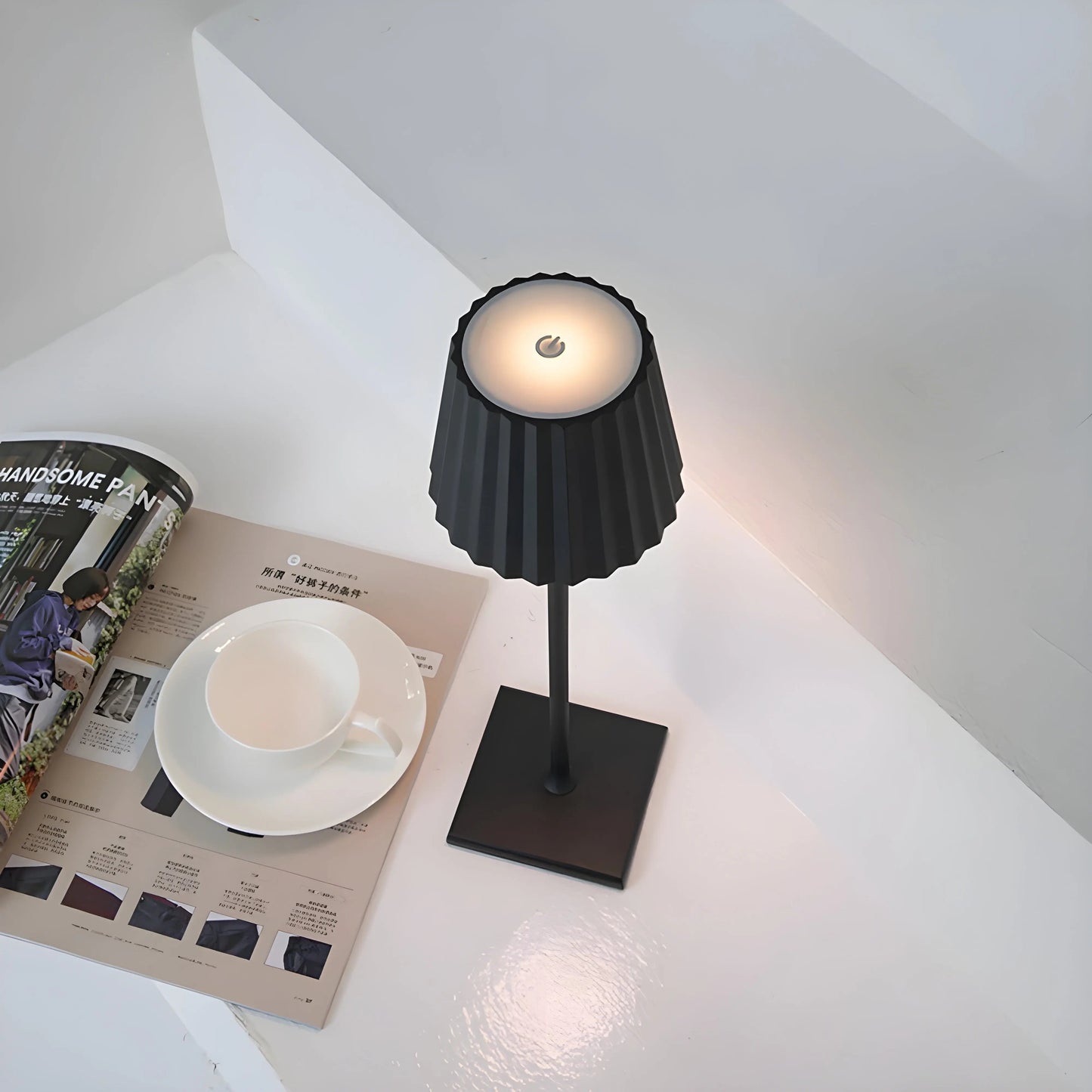 Luxe Scandinavian Wireless Table Lamp Arlo – Elegant LED Lighting with USB Charging