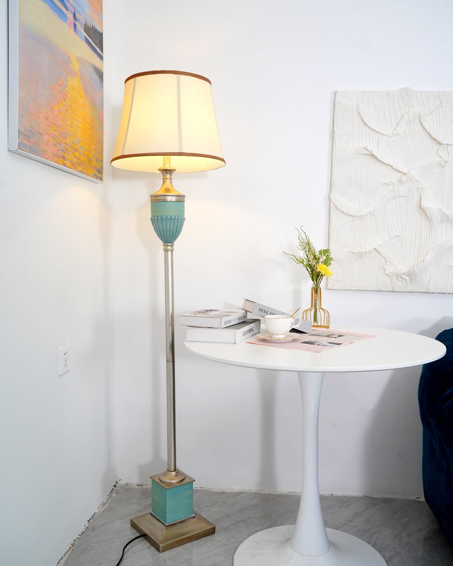 Smafan Floor Lamp – Art Deco LED Indoor Lighting, Resin Base