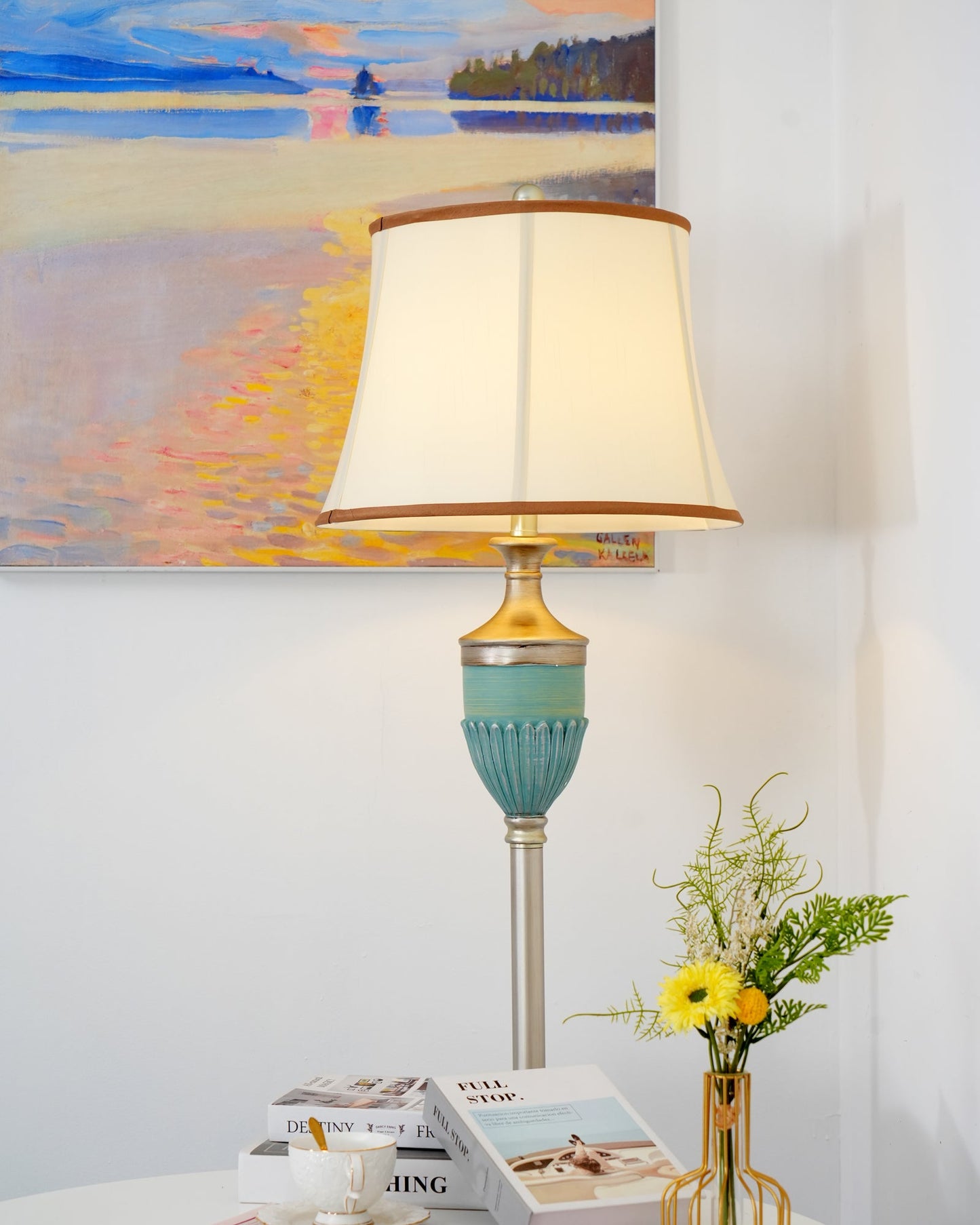 Smafan Floor Lamp – Art Deco LED Indoor Lighting, Resin Base