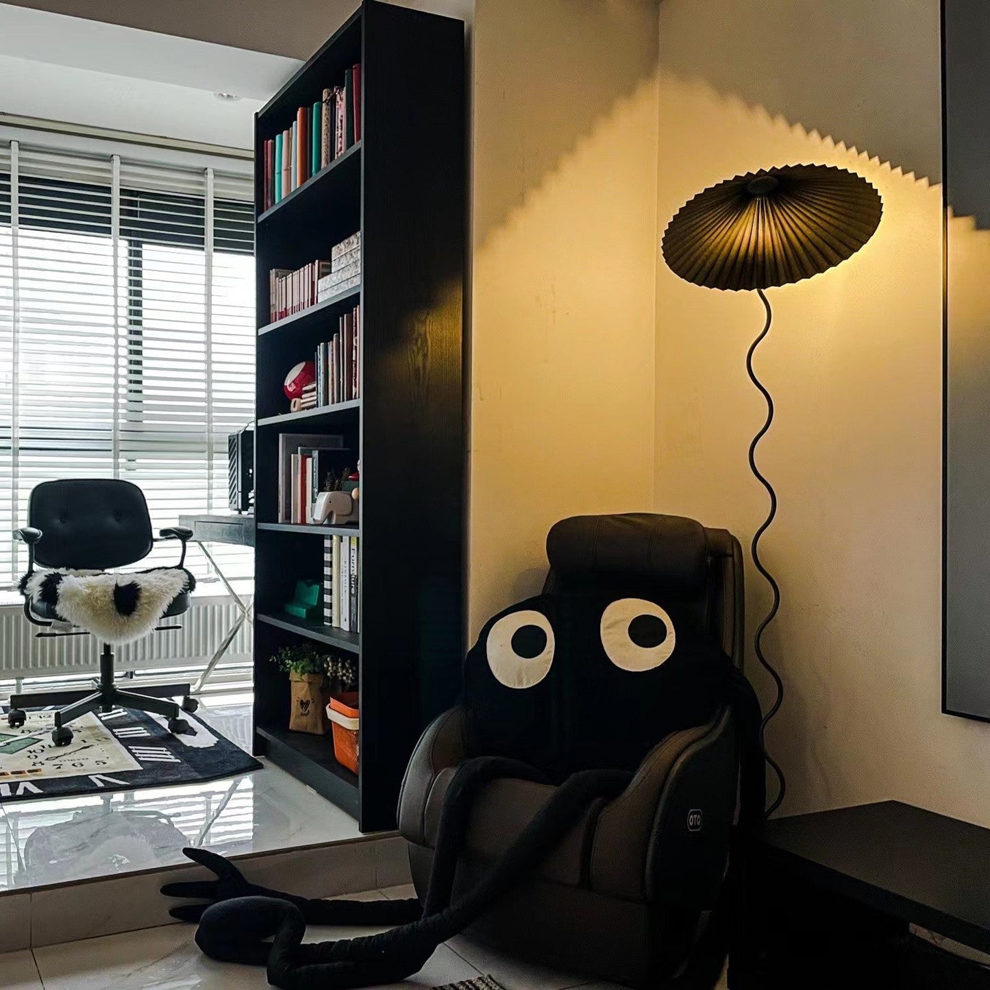 Squiggle Floor Lamp - LED Indoor Light - Stylish Wavy Design