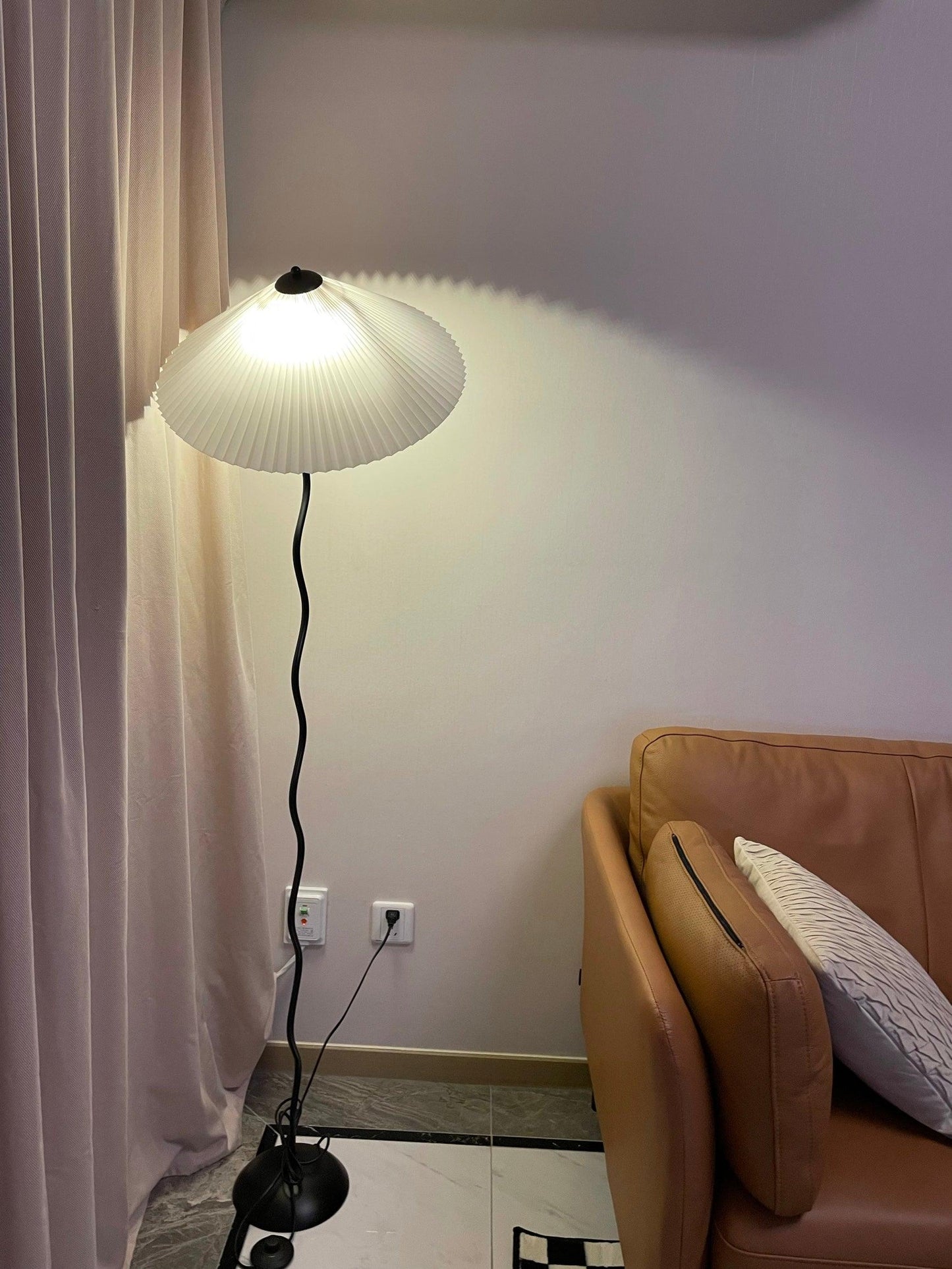 Squiggle Floor Lamp - LED Indoor Light - Stylish Wavy Design