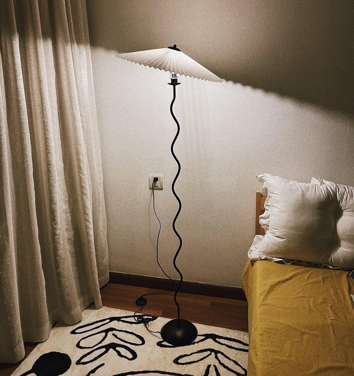 Squiggle Floor Lamp - LED Indoor Light - Stylish Wavy Design