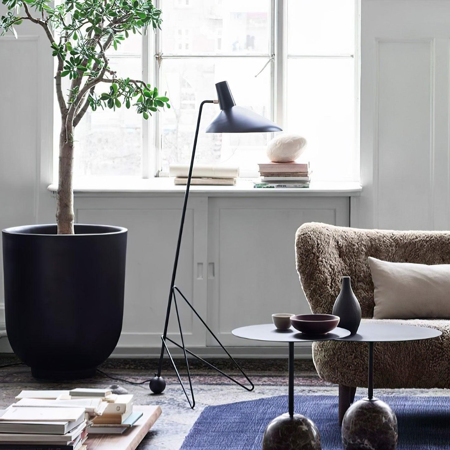 Svelte Noir Floor Lamp - Adjustable LED Lighting, Black Metal