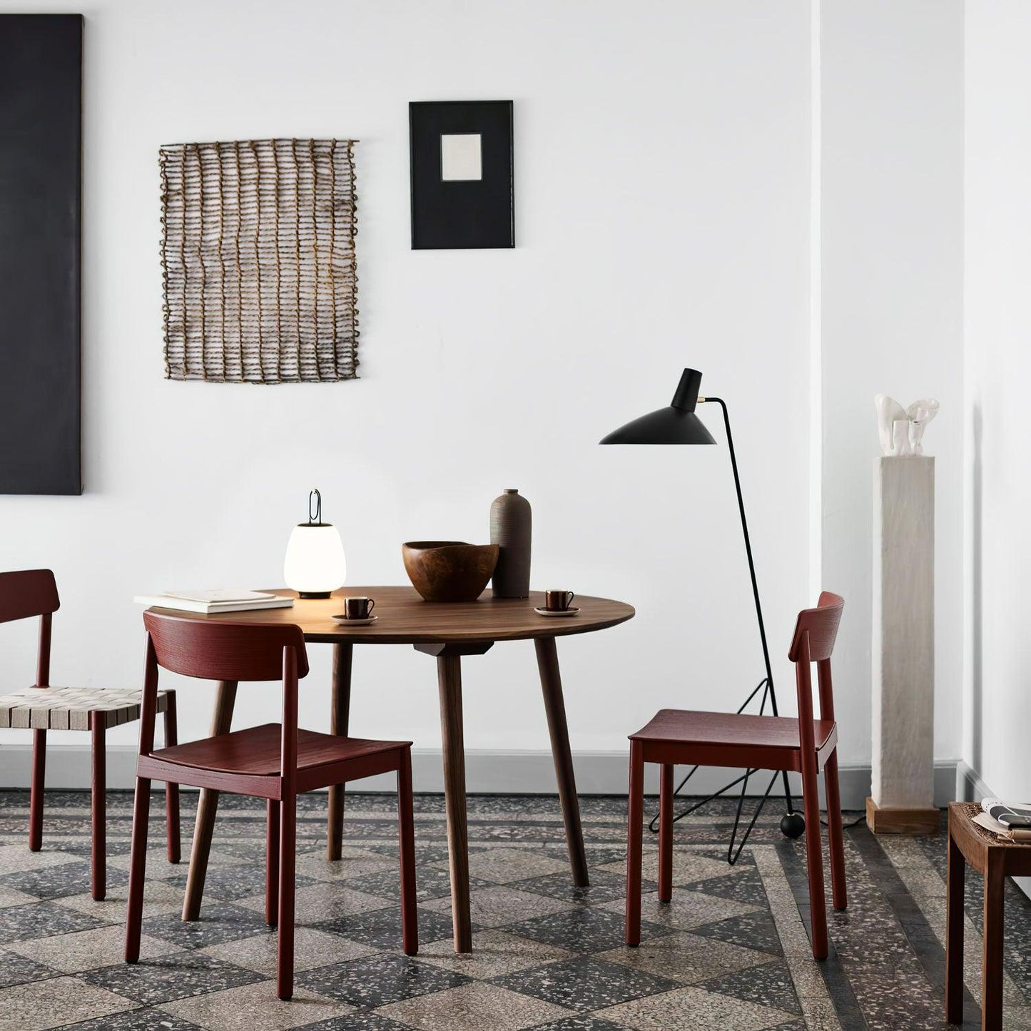 Svelte Noir Floor Lamp - Adjustable LED Lighting, Black Metal