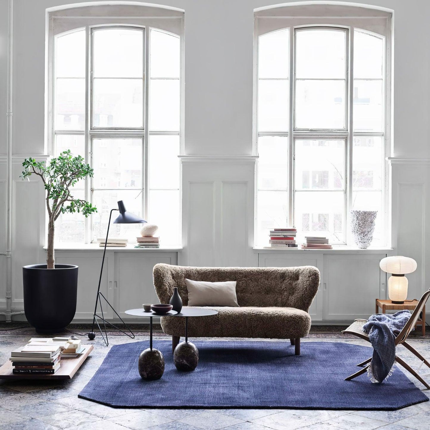 Svelte Noir Floor Lamp - Adjustable LED Lighting, Black Metal