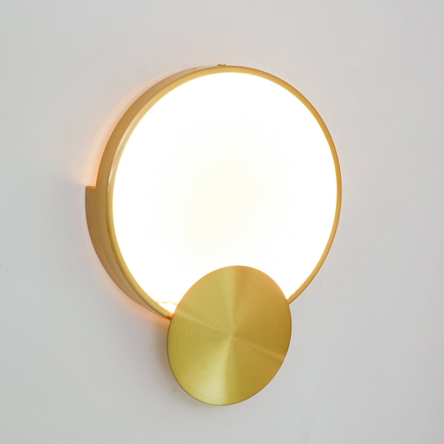 Terra Svet Wall Lamp - Modern Gold Alabaster LED Light