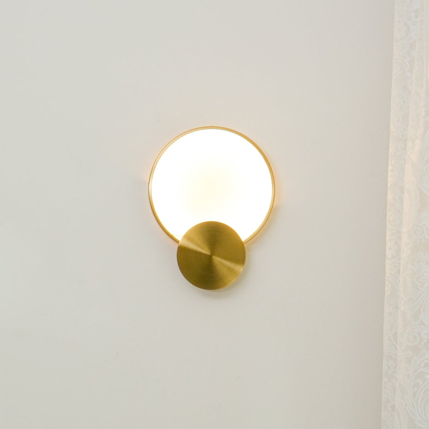 Terra Svet Wall Lamp - Modern Gold Alabaster LED Light