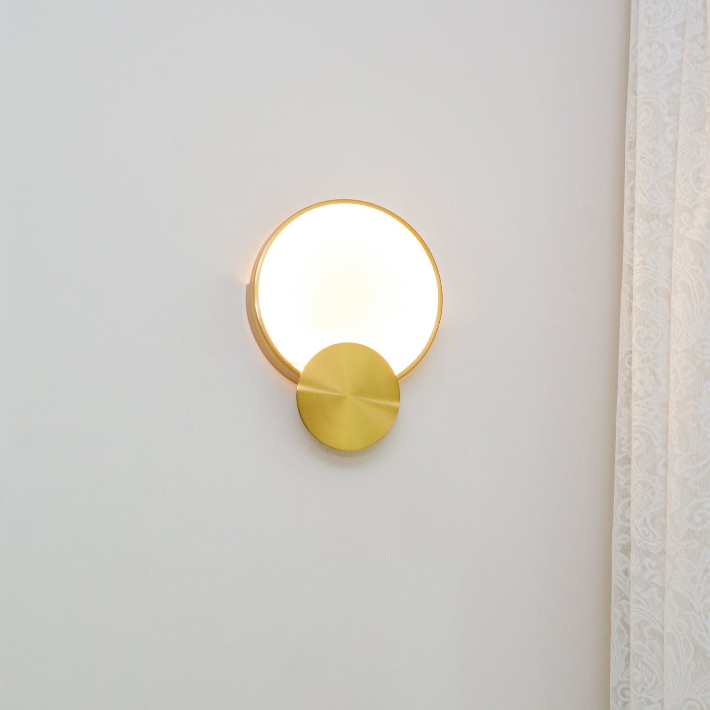 Terra Svet Wall Lamp - Modern Gold Alabaster LED Light
