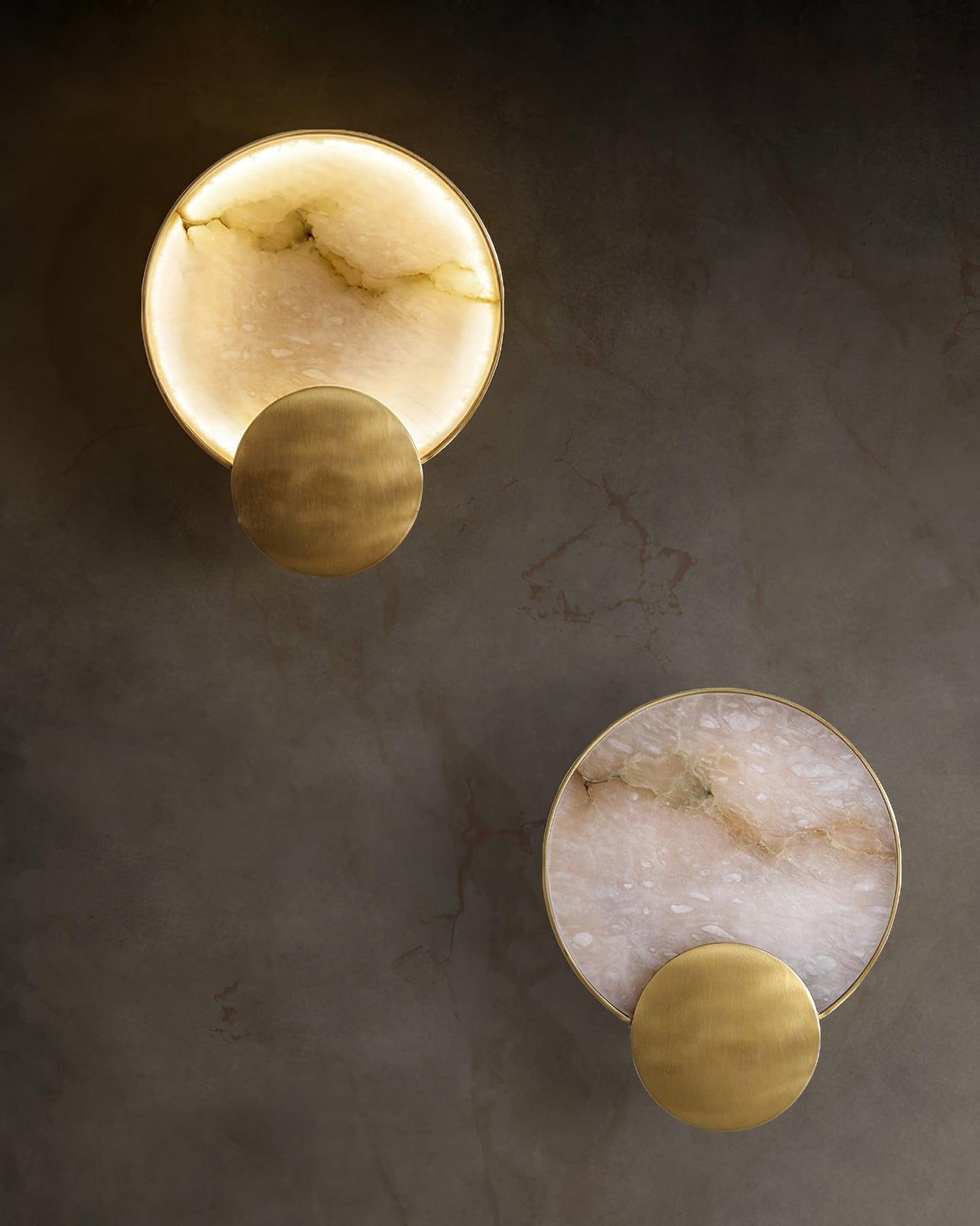 Terra Svet Wall Lamp - Modern Gold Alabaster LED Light