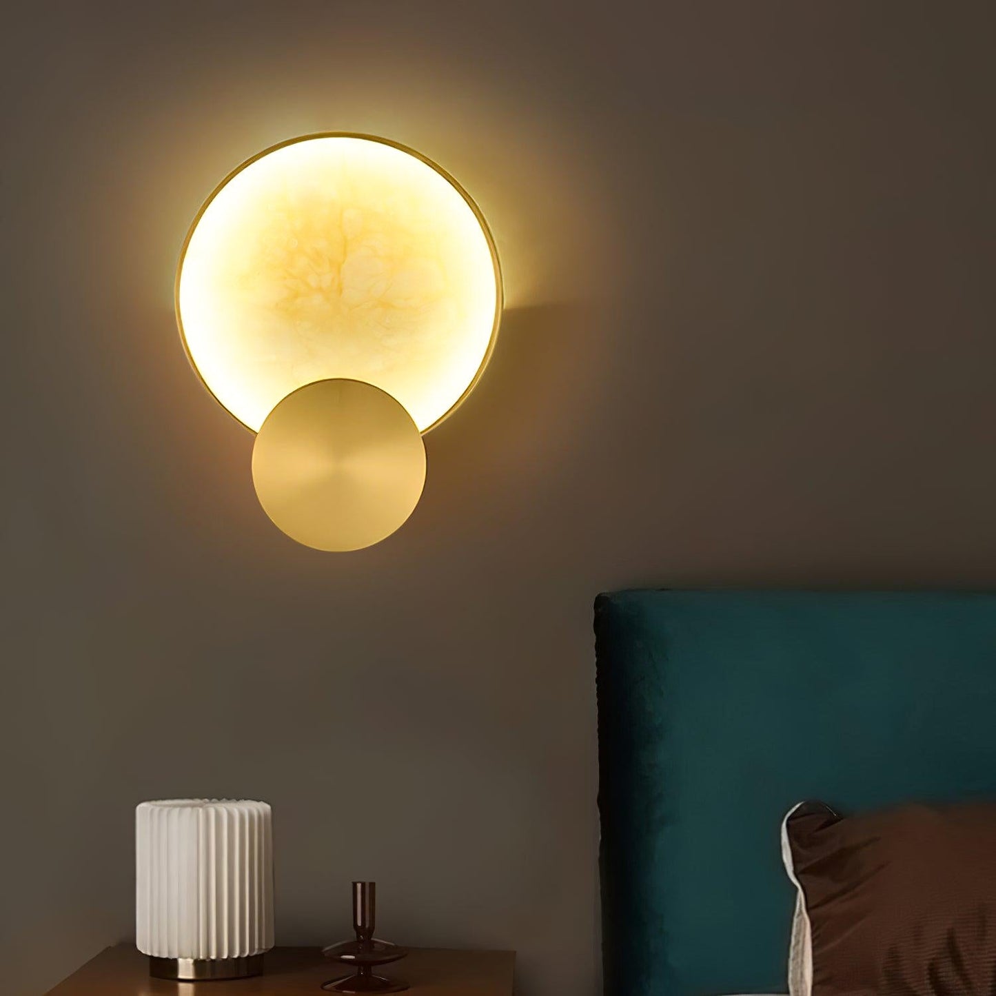 Terra Svet Wall Lamp - Modern Gold Alabaster LED Light