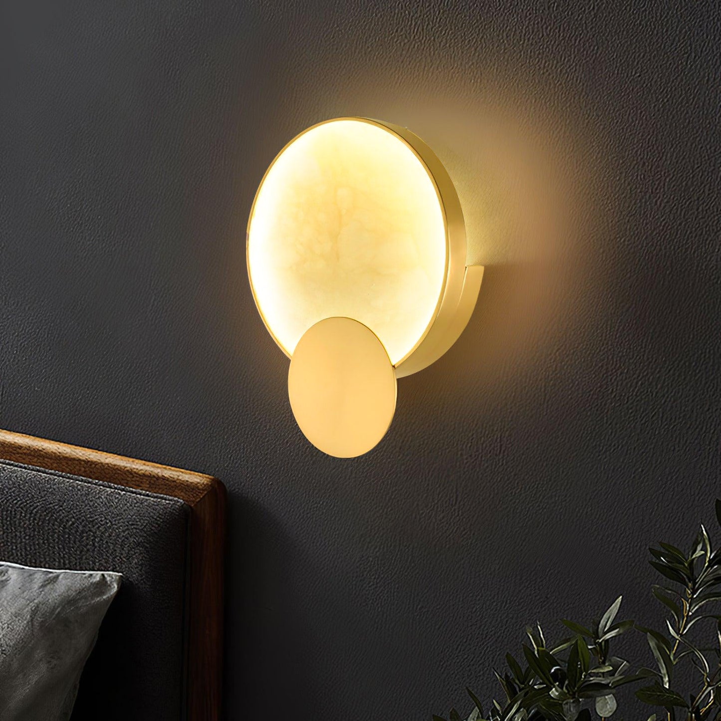 Terra Svet Wall Lamp - Modern Gold Alabaster LED Light